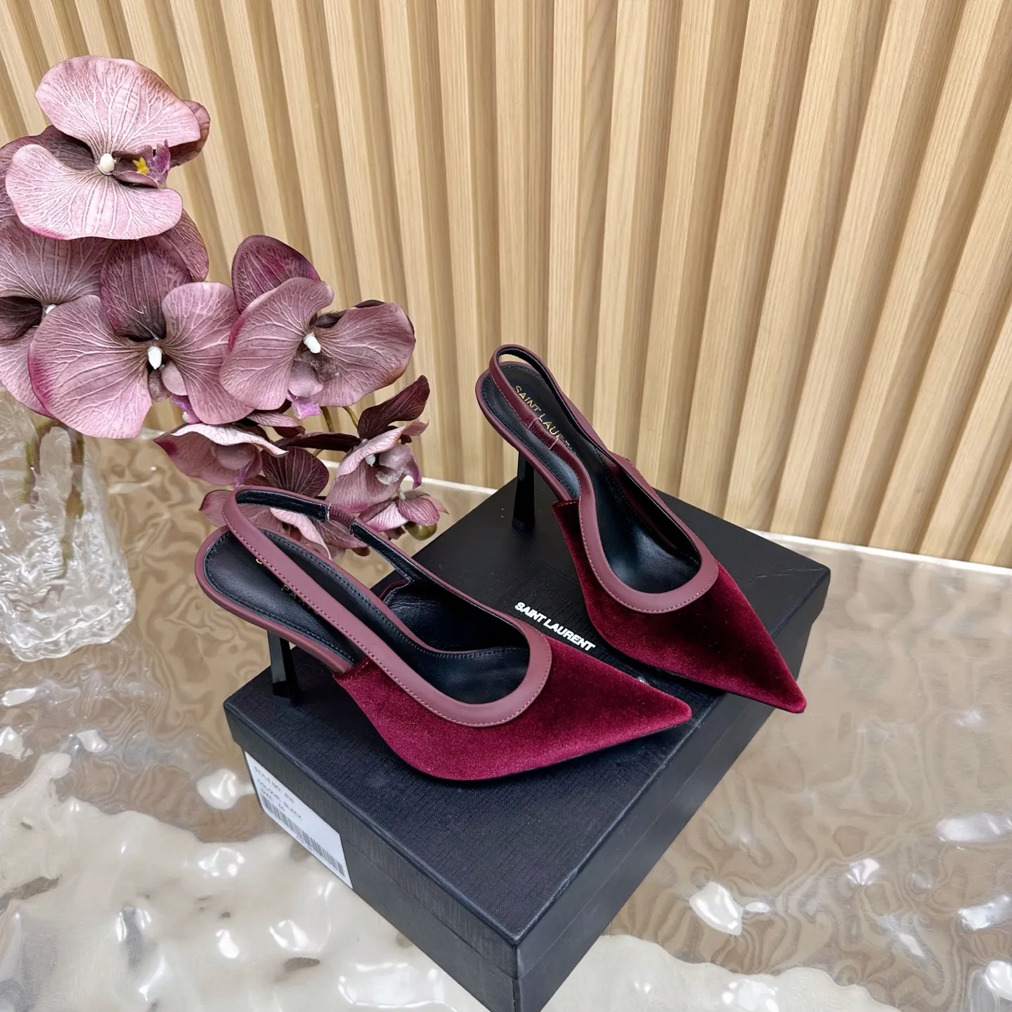 SAINT LAURENT 新作ワインレッドスティレットヒールサンダル - 画像 (4)