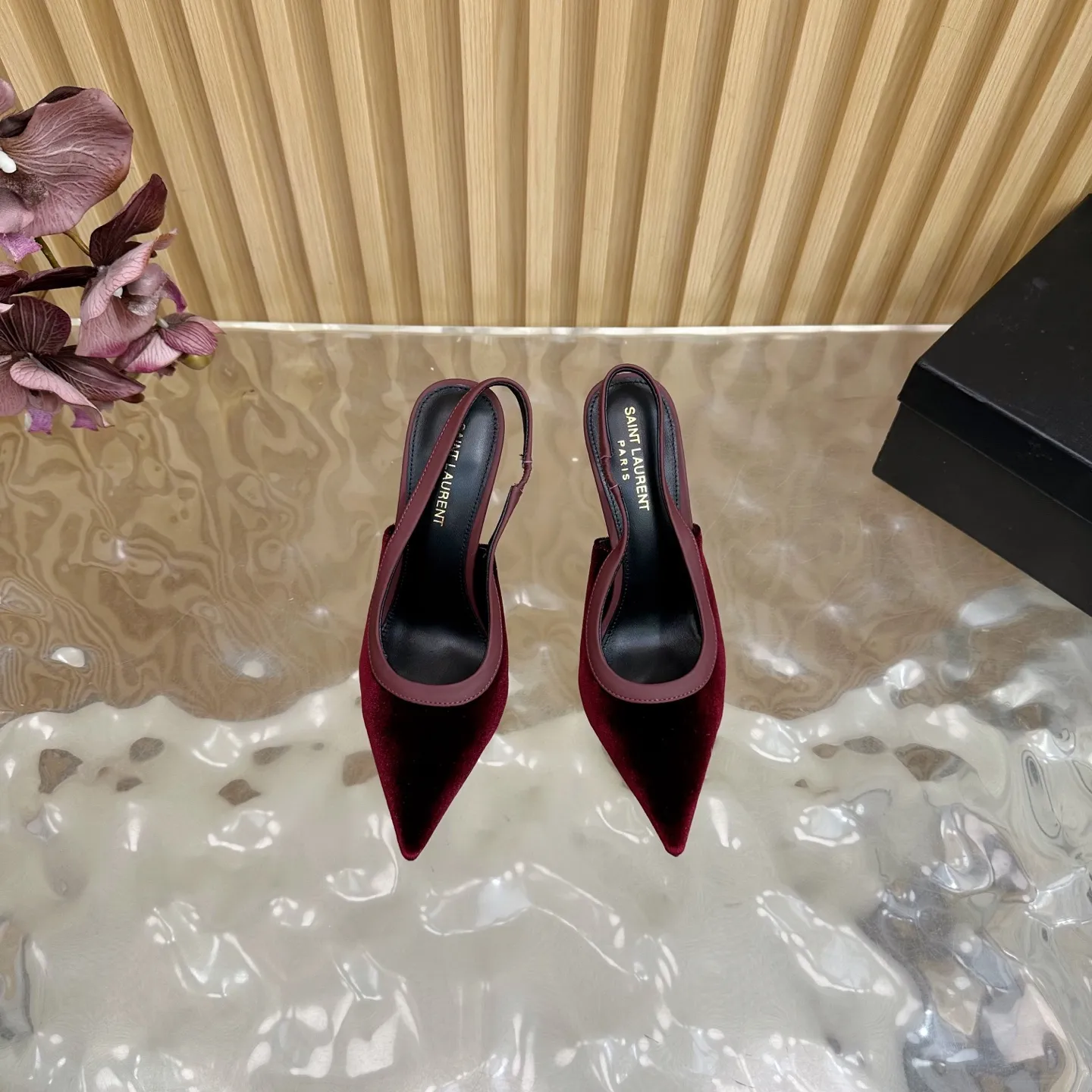 SAINT LAURENT 新作ワインレッドスティレットヒールサンダル - 画像 (5)