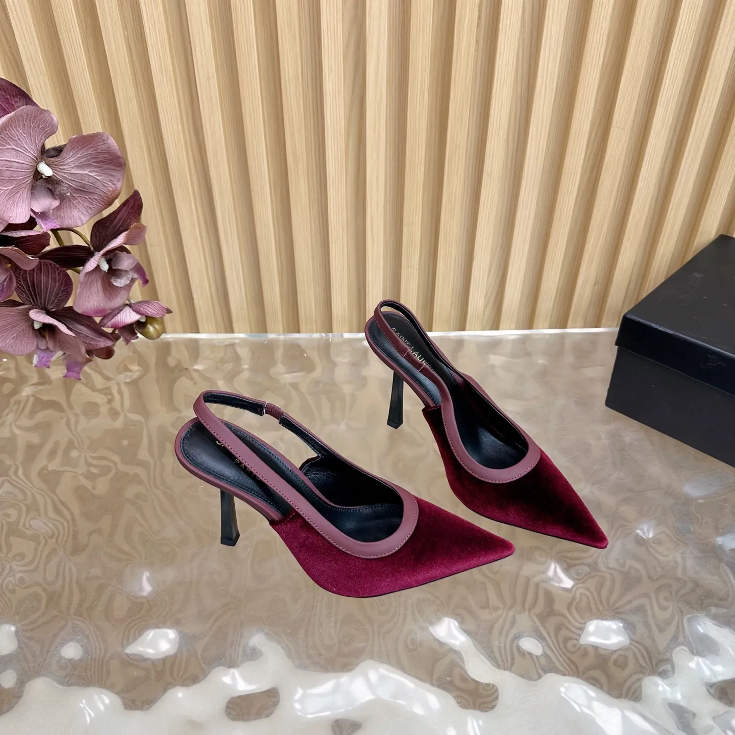 SAINT LAURENT 新作ワインレッドスティレットヒールサンダル - 画像 (10)