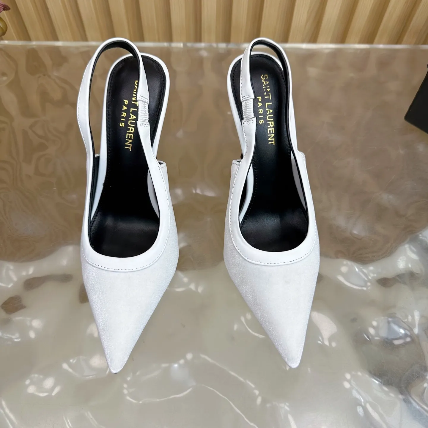 SAINT LAURENT 新作白いスティレットヒールサンダル - 画像 (6)