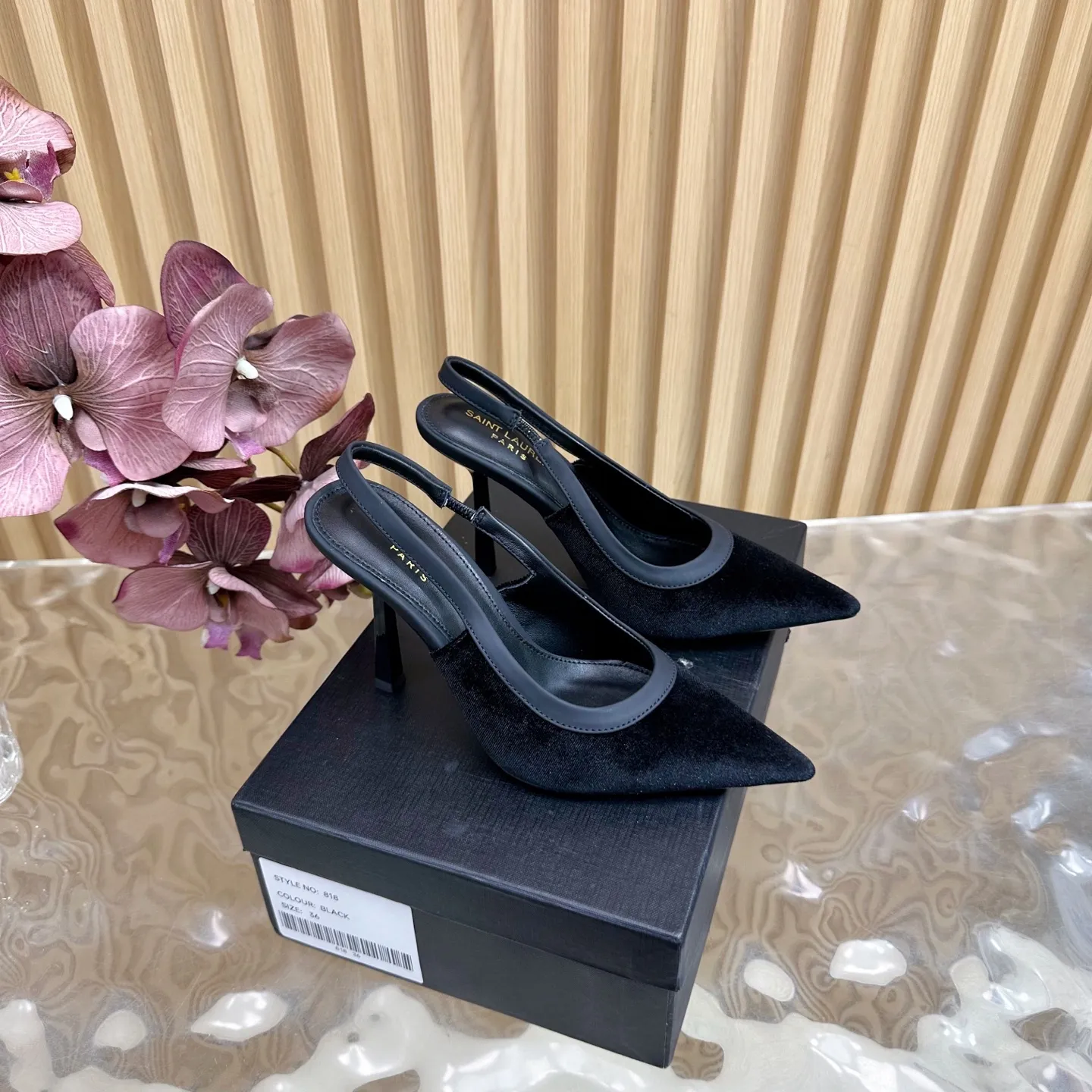 SAINT LAURENT 新作黒いスティレットヒールサンダル