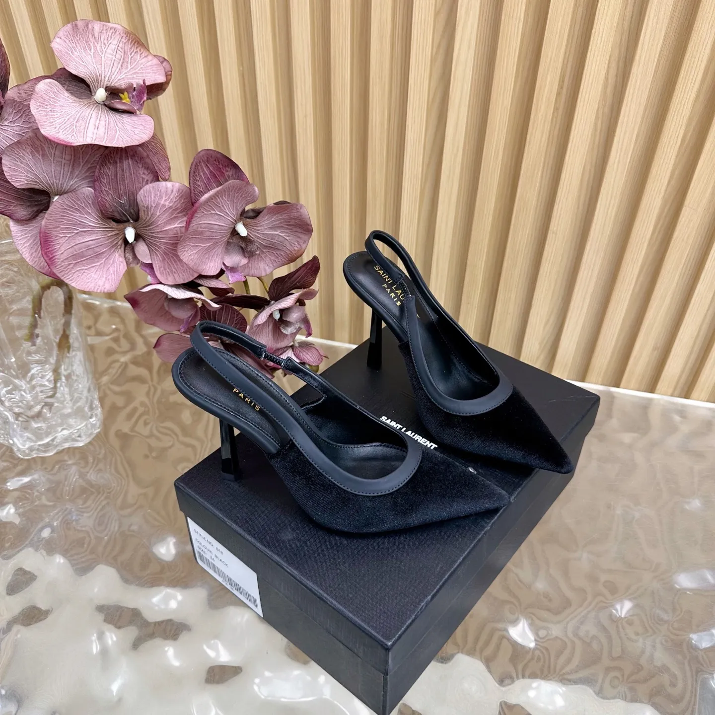 SAINT LAURENT 新作黒いスティレットヒールサンダル - 画像 (4)