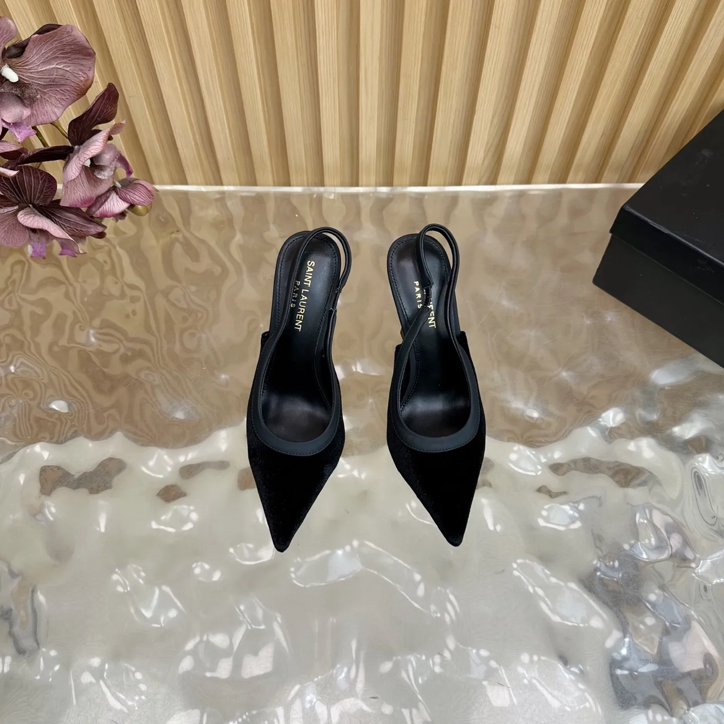 SAINT LAURENT 新作黒いスティレットヒールサンダル - 画像 (5)