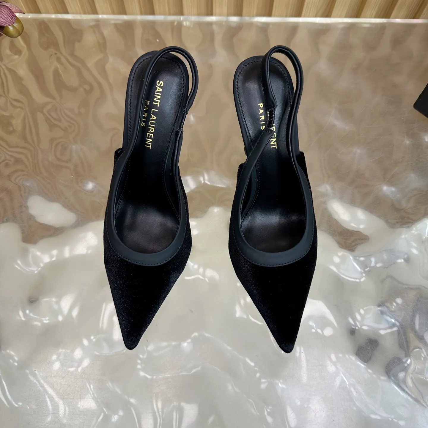 SAINT LAURENT 新作黒いスティレットヒールサンダル - 画像 (6)