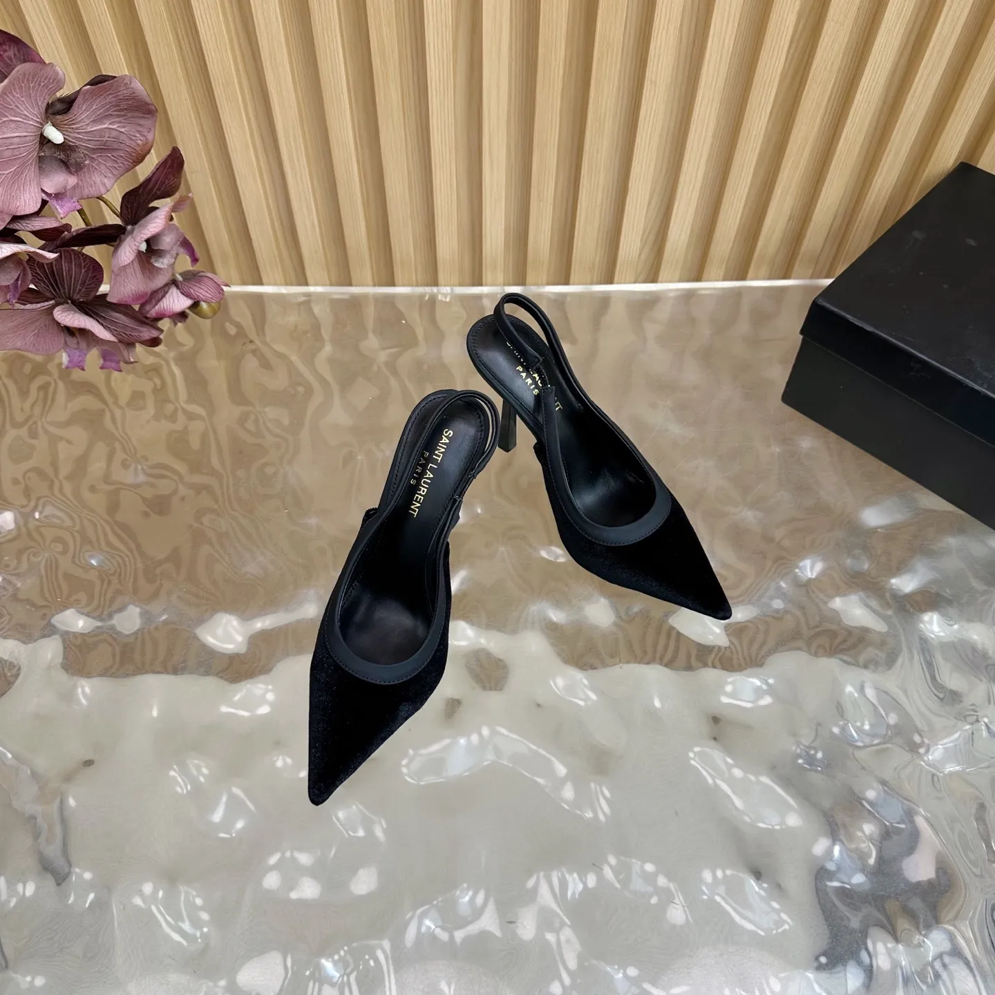 SAINT LAURENT 新作黒いスティレットヒールサンダル - 画像 (8)