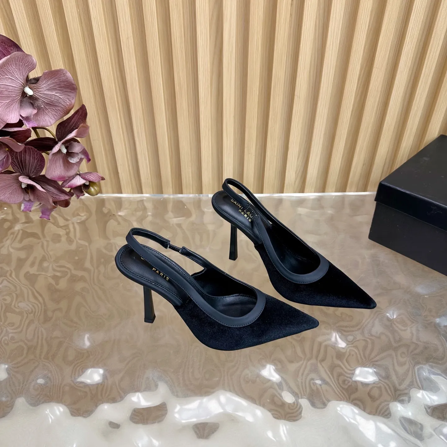 SAINT LAURENT 新作黒いスティレットヒールサンダル - 画像 (10)