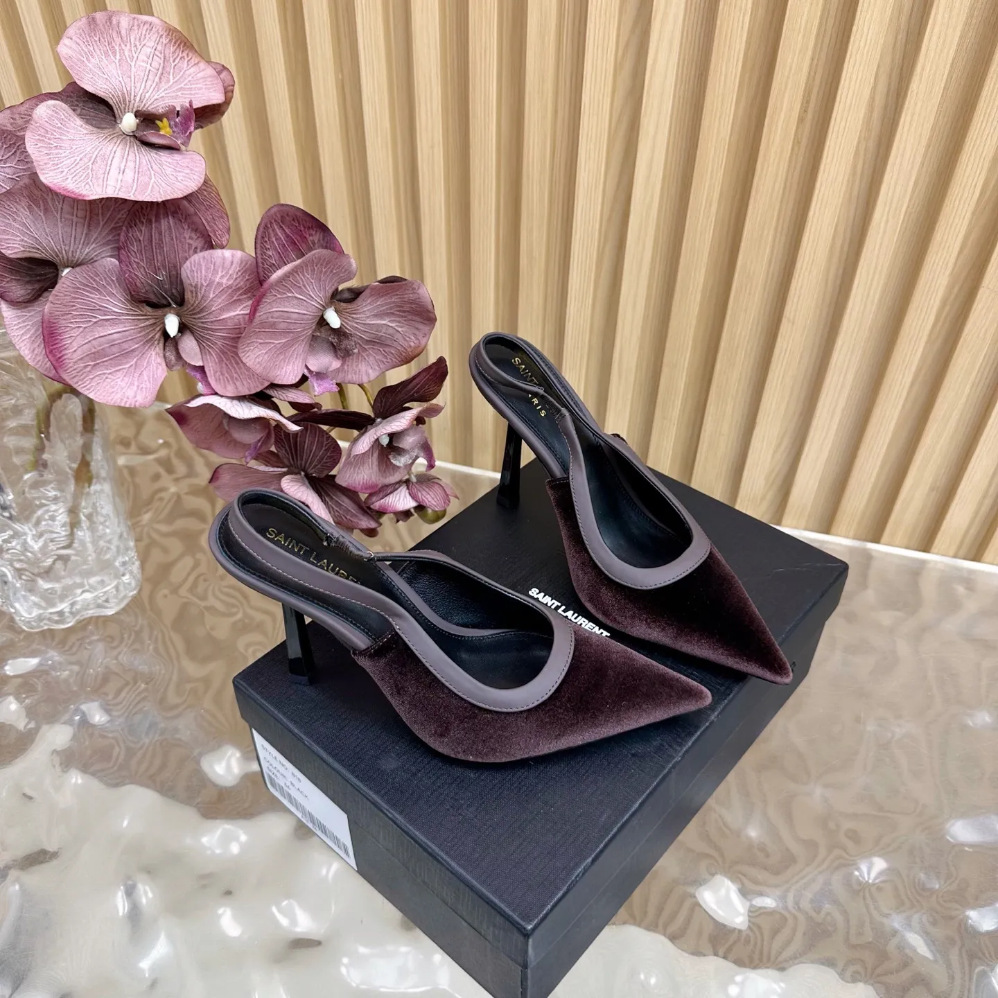 SAINT LAURENT 新作ワインレッドスティレットヒールサンダル - 画像 (4)