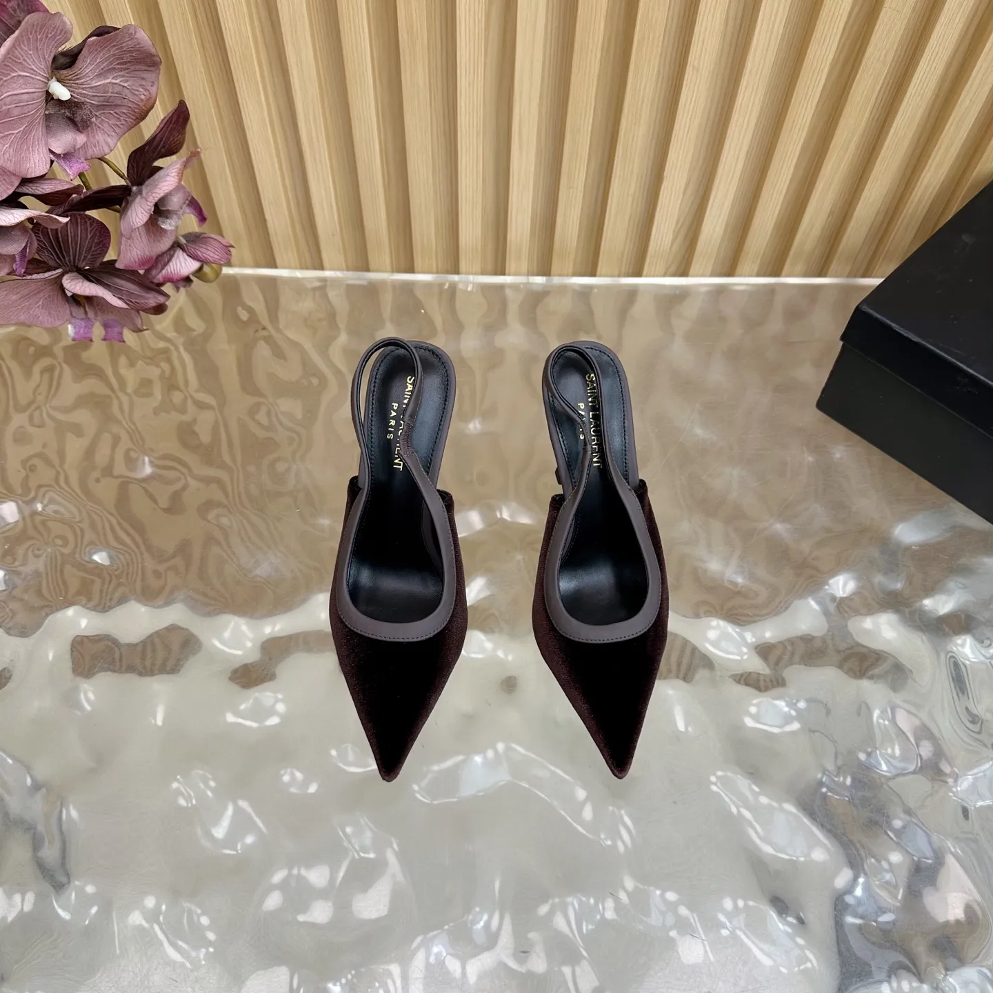 SAINT LAURENT 新作ワインレッドスティレットヒールサンダル - 画像 (5)