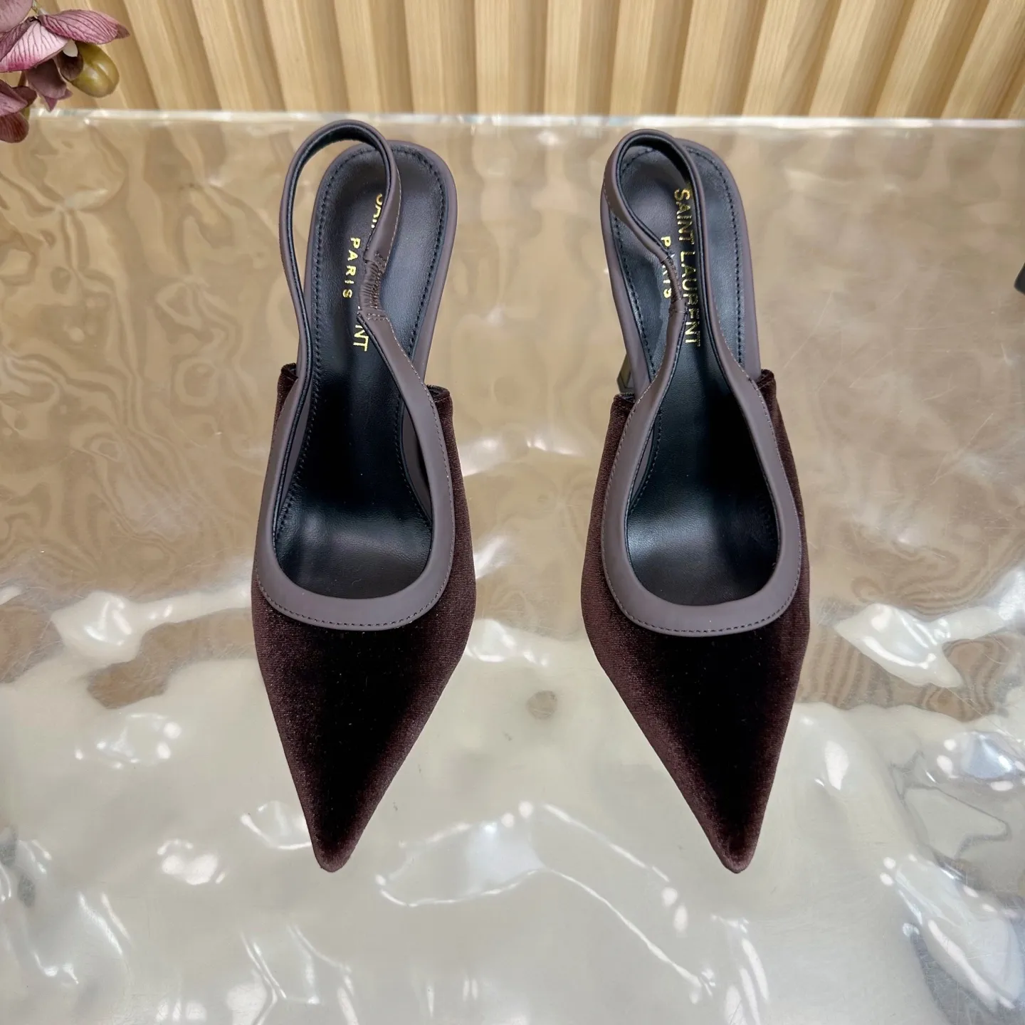 SAINT LAURENT 新作ワインレッドスティレットヒールサンダル - 画像 (6)