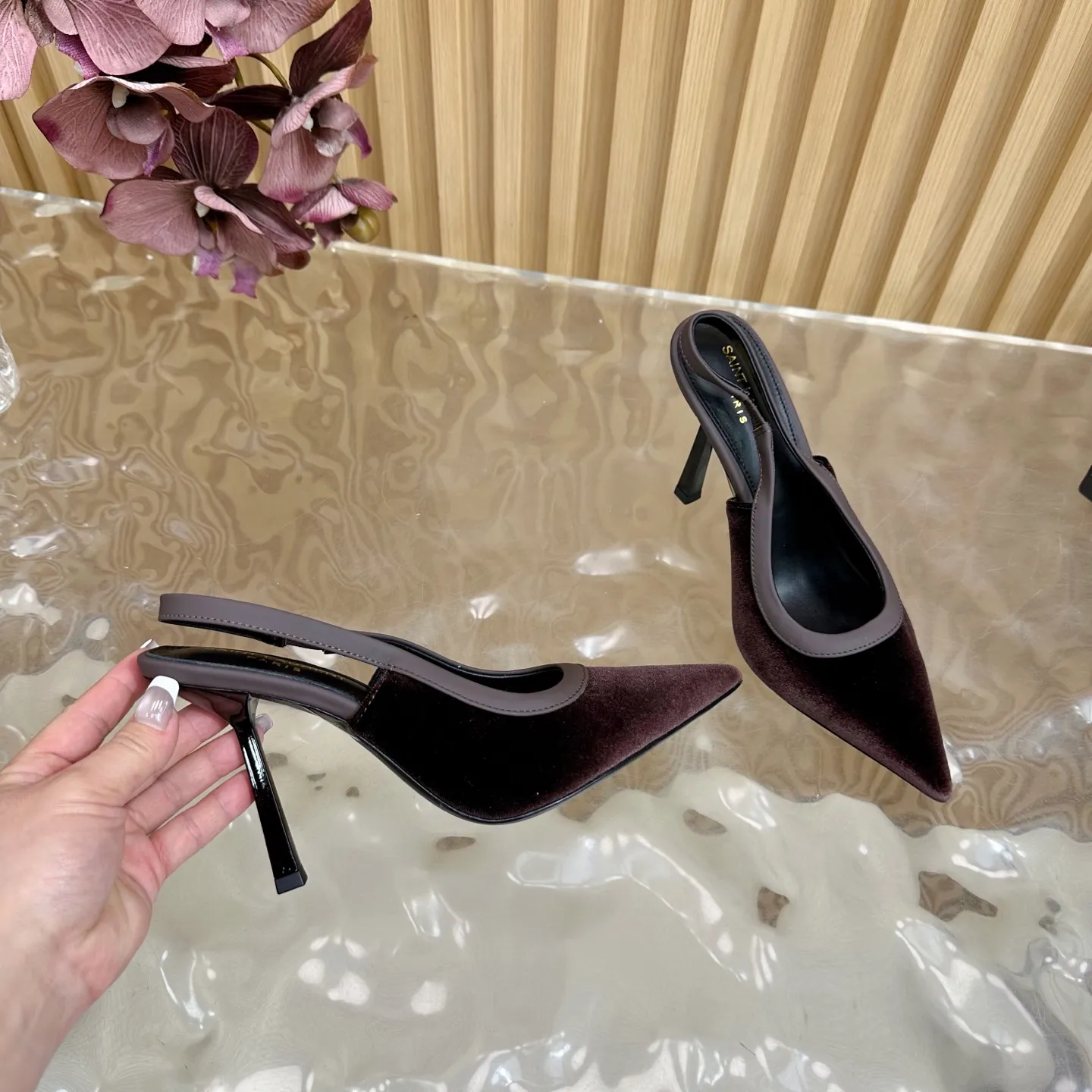 SAINT LAURENT 新作ワインレッドスティレットヒールサンダル - 画像 (9)