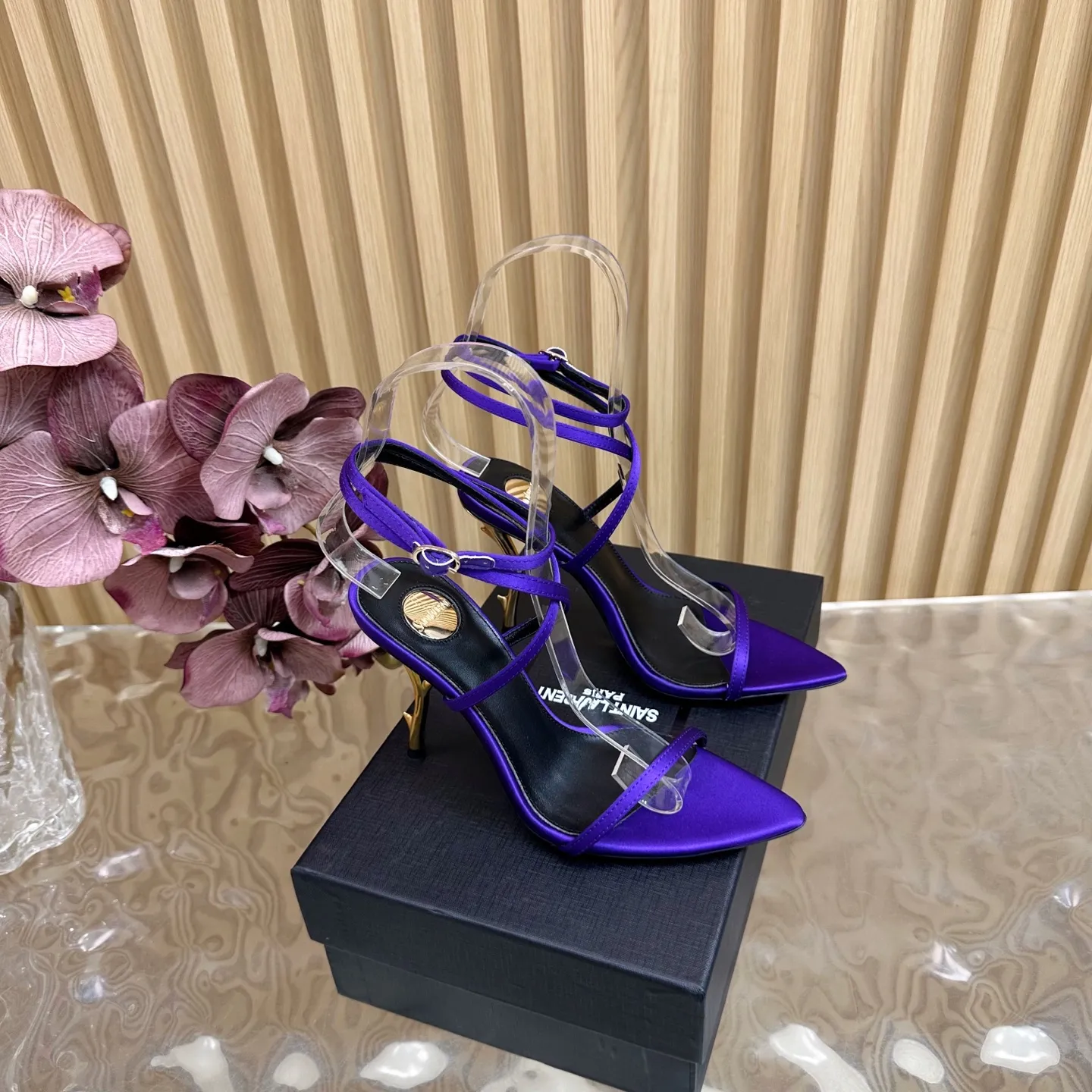 SAINT LAURENT 新作紫色スティレットヒールサンダル
