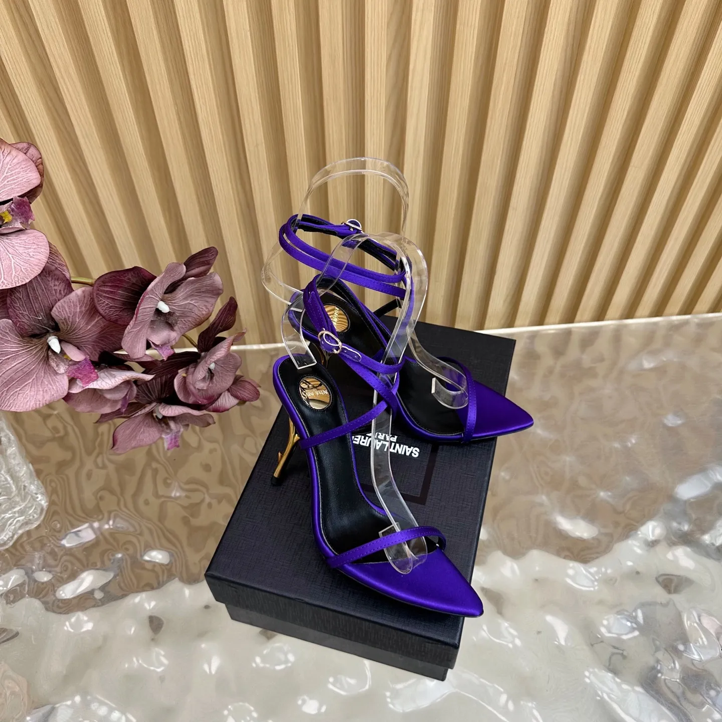 SAINT LAURENT 新作紫色スティレットヒールサンダル - 画像 (3)