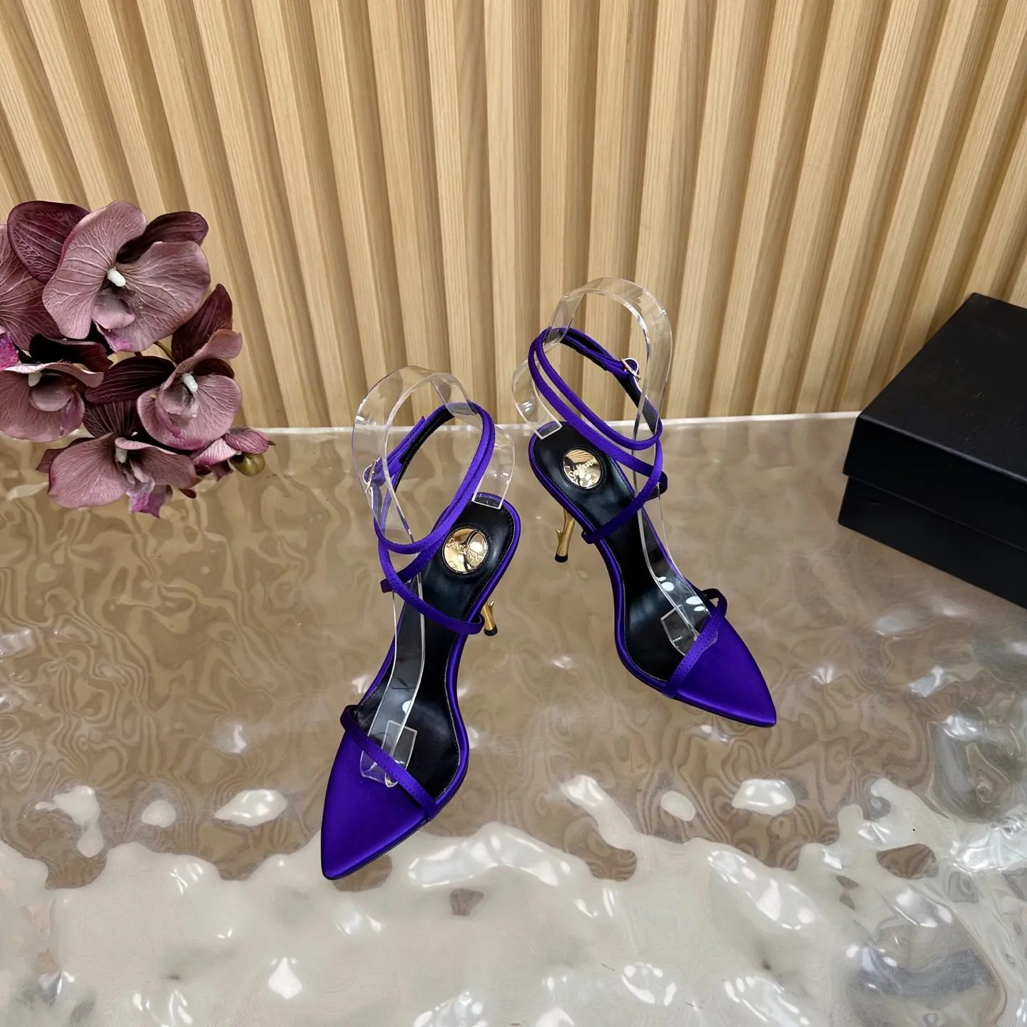 SAINT LAURENT 新作紫色スティレットヒールサンダル - 画像 (7)