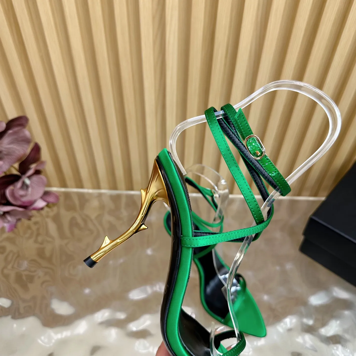 SAINT LAURENT グリーン新作スティレットヒールサンダル - 画像 (8)