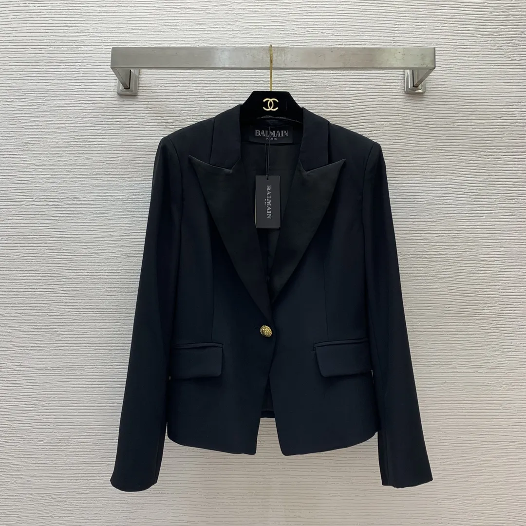 Balmain新作黒スプライシングスリミング短コート