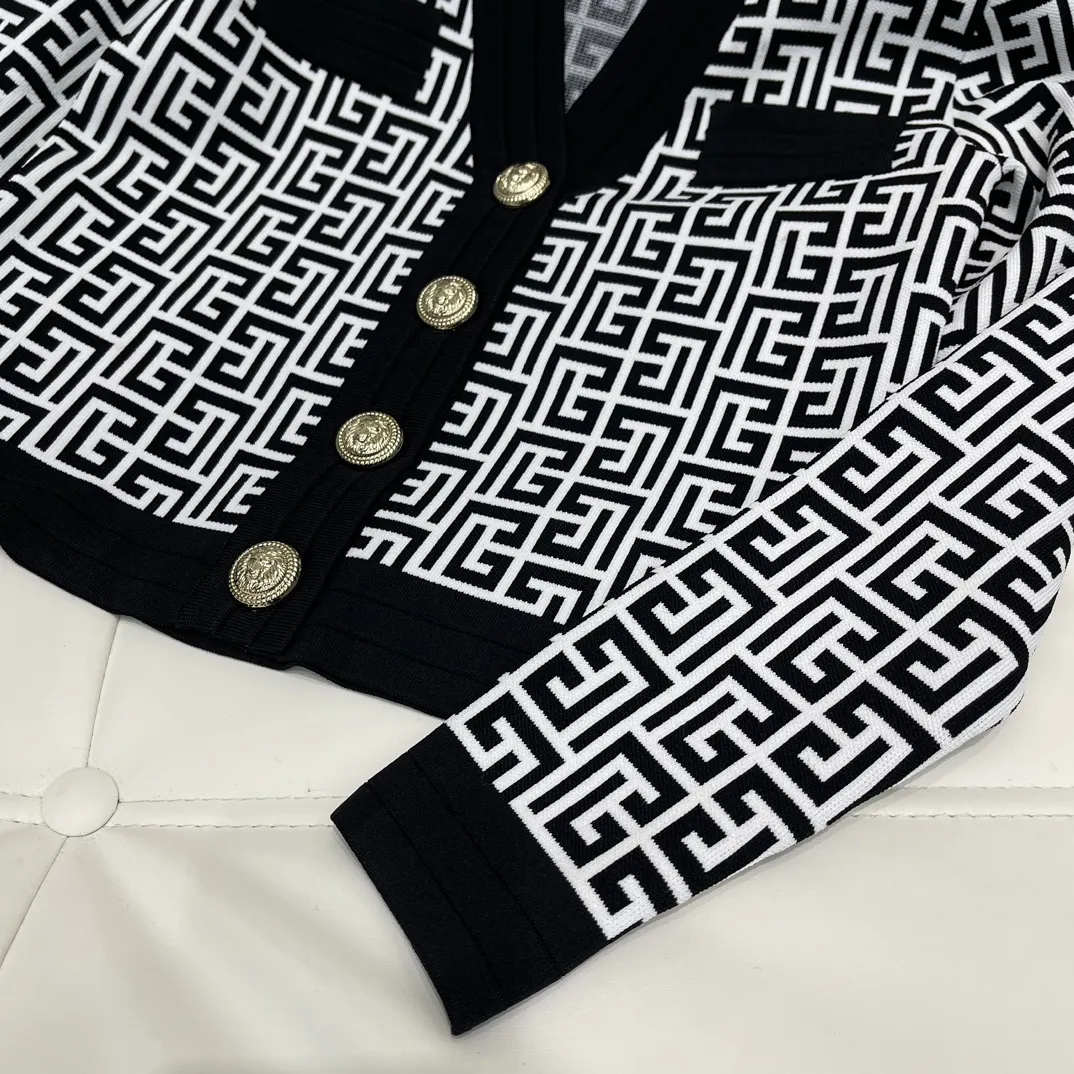 BALMAI新作黒Vネックジャカードウールコート - 画像 (4)