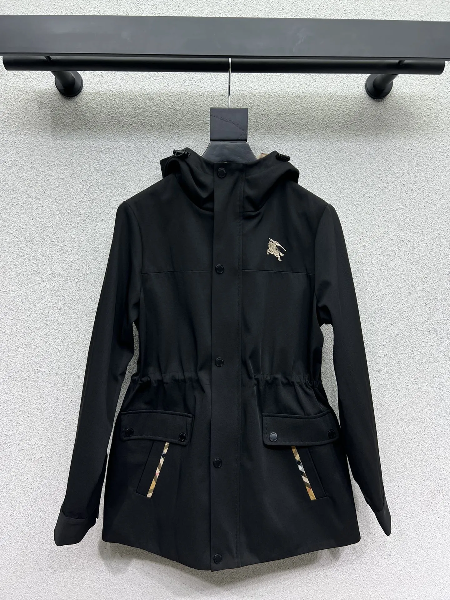 バーバリートレンチコート黒フード付き新作 - 画像 (3)