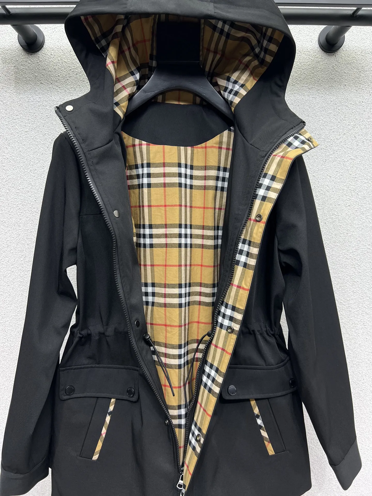 バーバリートレンチコート黒フード付き新作 - 画像 (6)