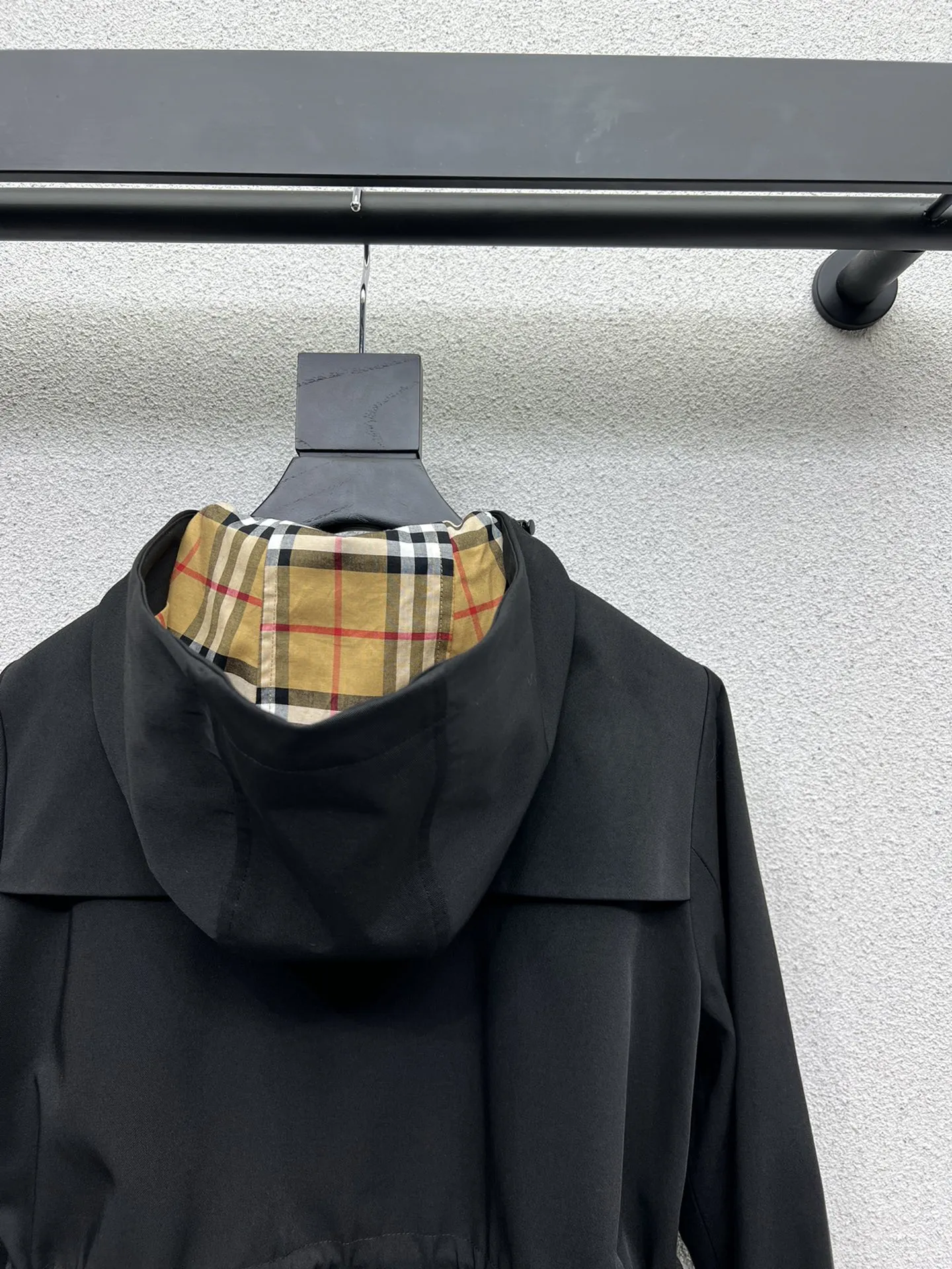 バーバリートレンチコート黒フード付き新作 - 画像 (8)