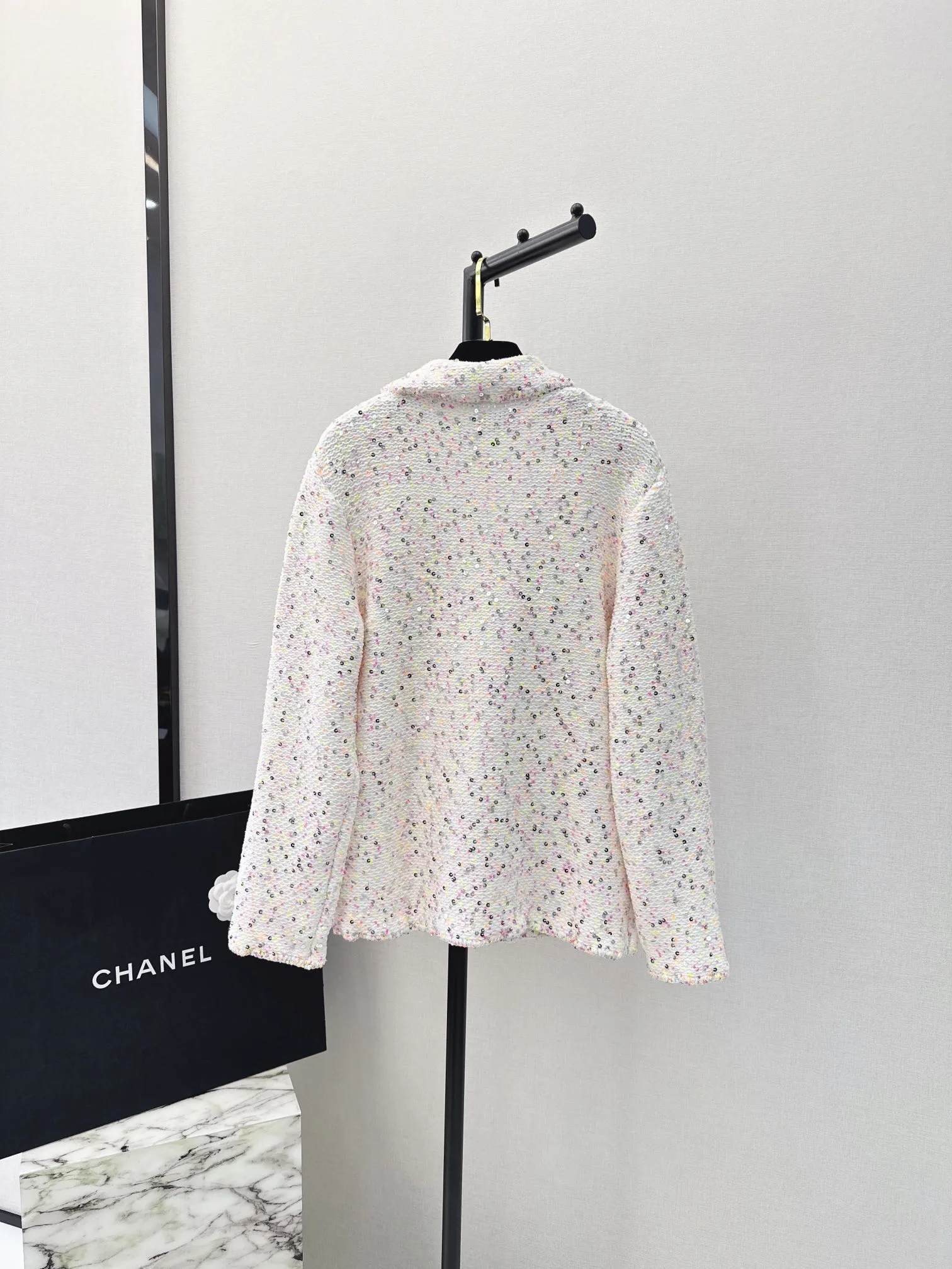 CHANEL新作黒スパンコールシルエットコート - 画像 (10)