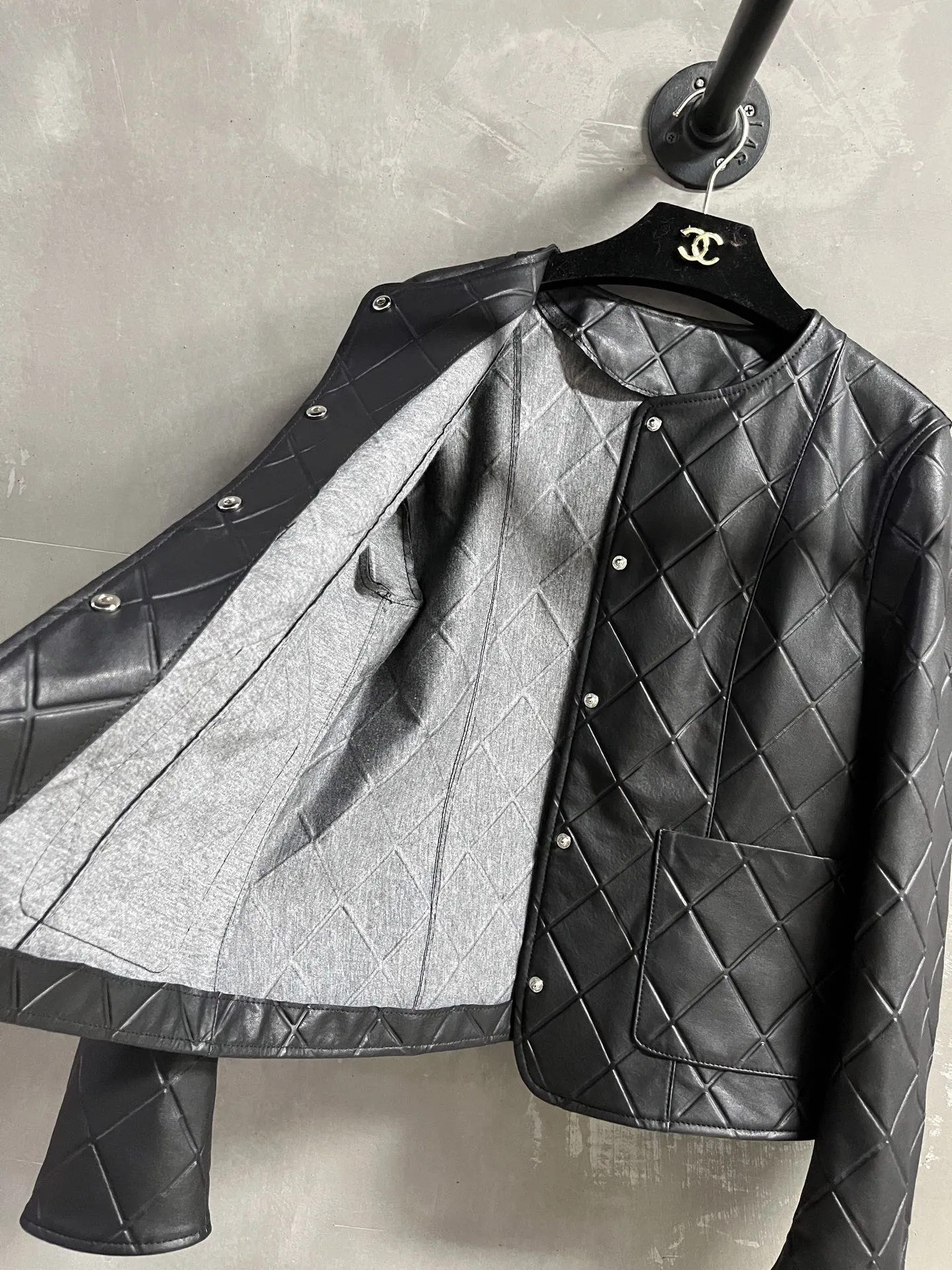 Chanel新作黒ダイヤモンドチェック柄コート - 画像 (7)
