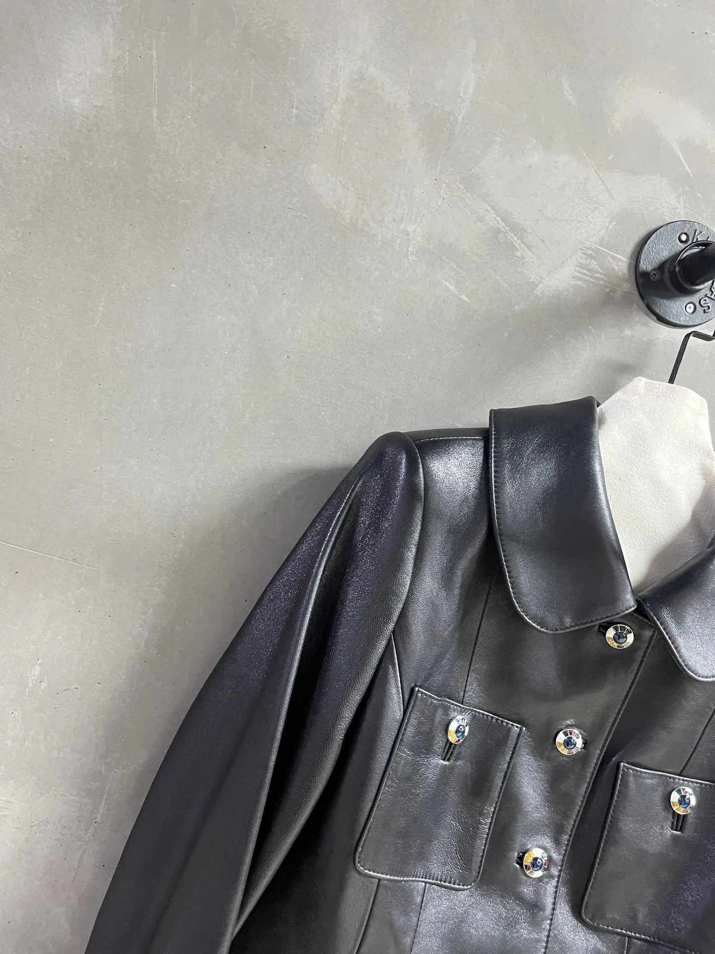 Chanel 2025新作黒レザージャケット - 画像 (3)