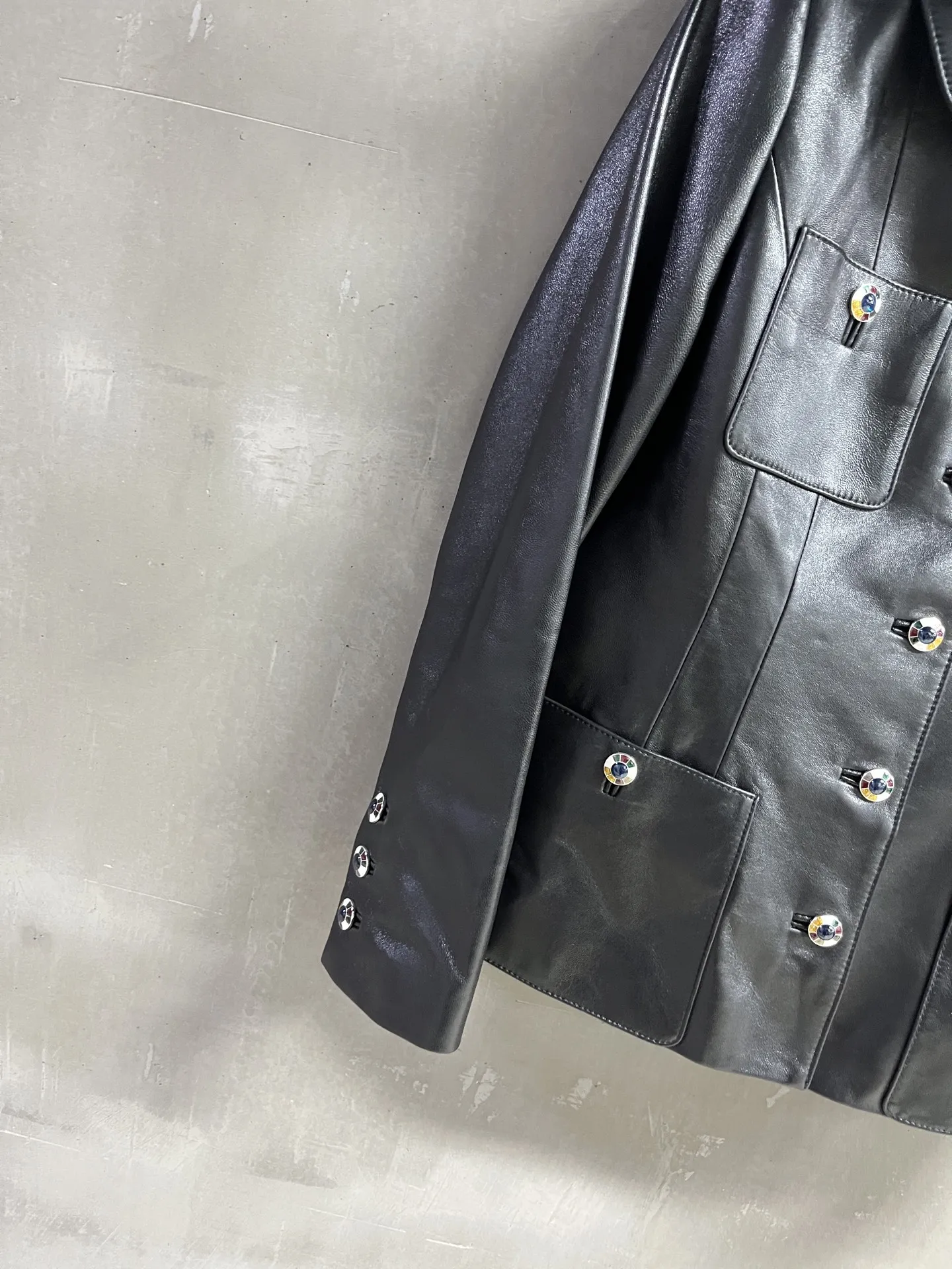 Chanel 2025新作黒レザージャケット - 画像 (4)