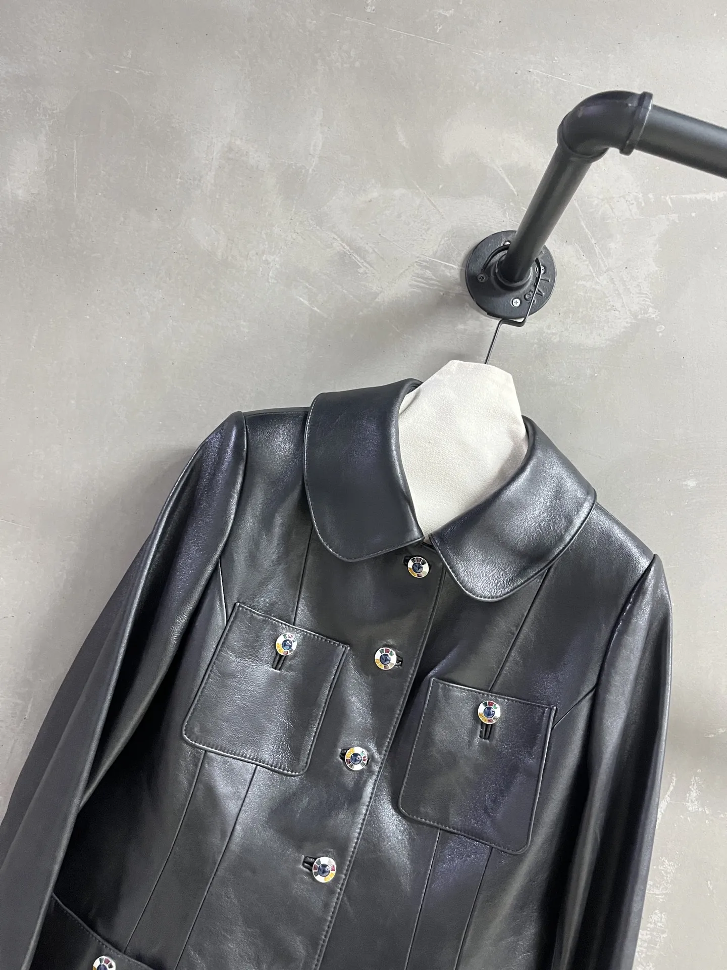 Chanel 2025新作黒レザージャケット - 画像 (6)