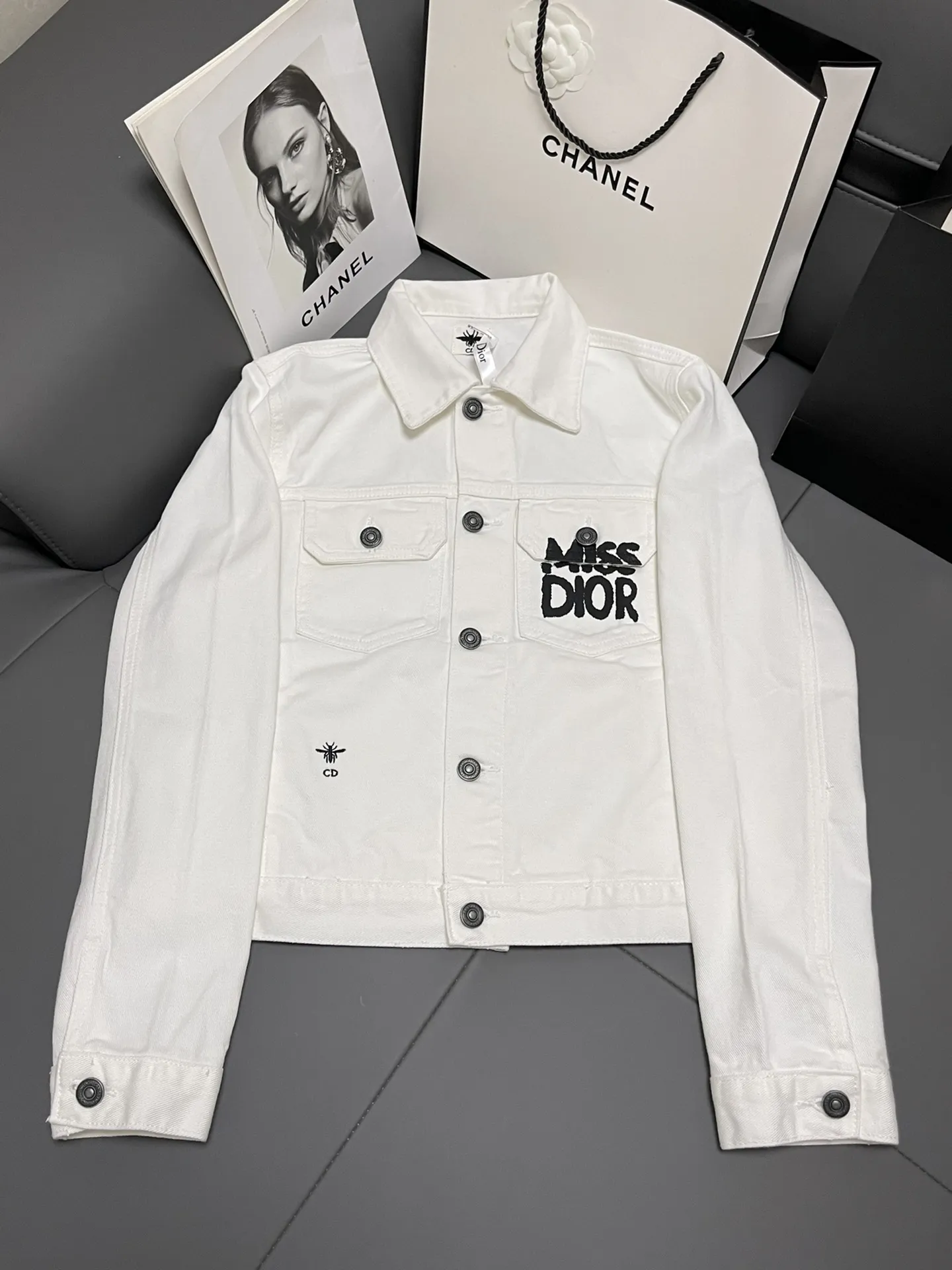 Christian Dior 白デニムジャケット新作