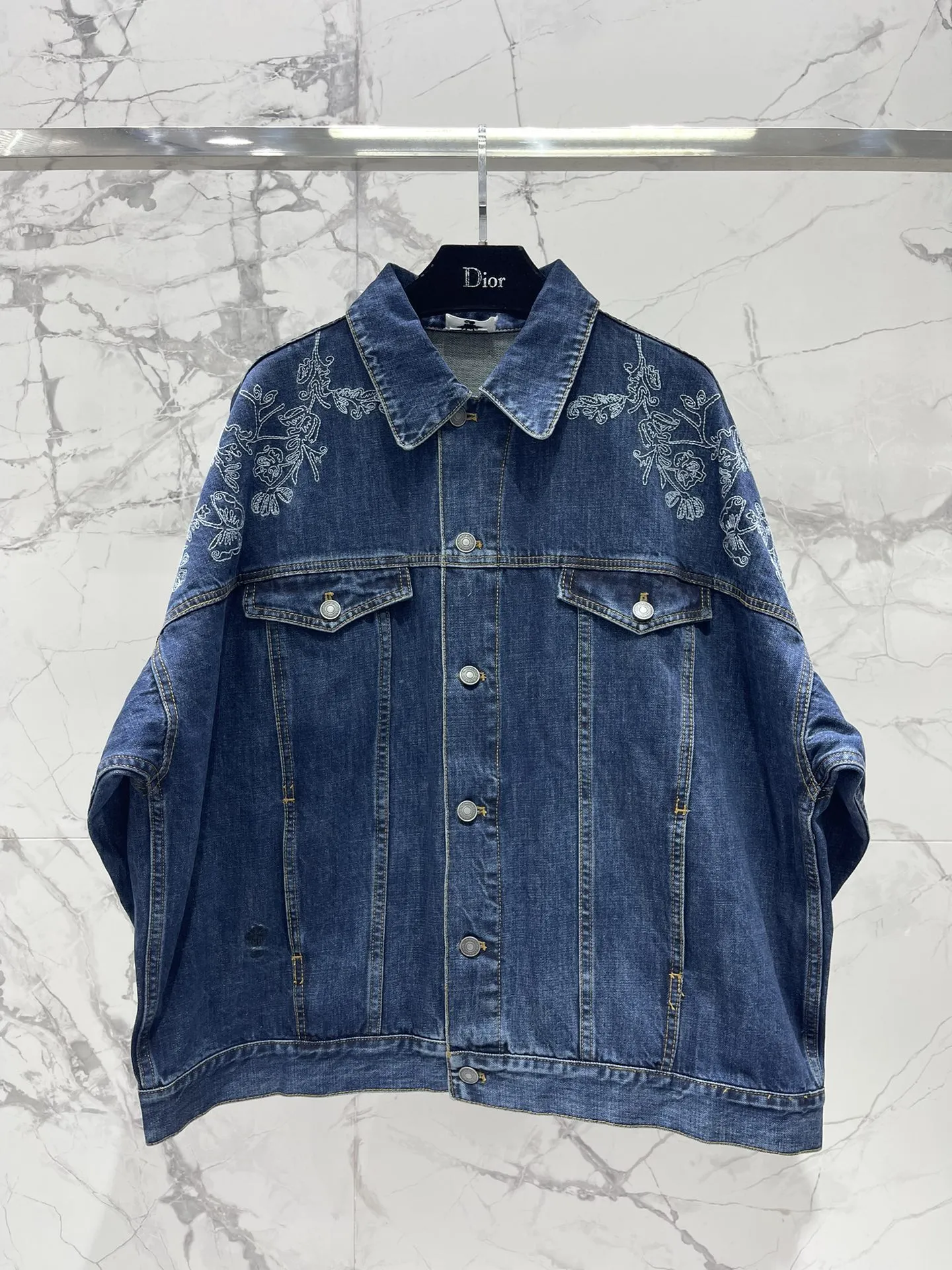 Dior新作黒蝶刺繍デニムジャケット