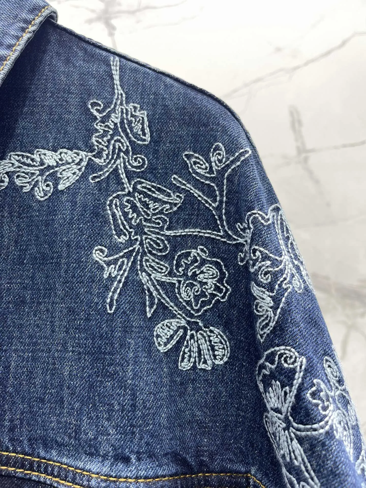 Dior新作黒蝶刺繍デニムジャケット - 画像 (5)