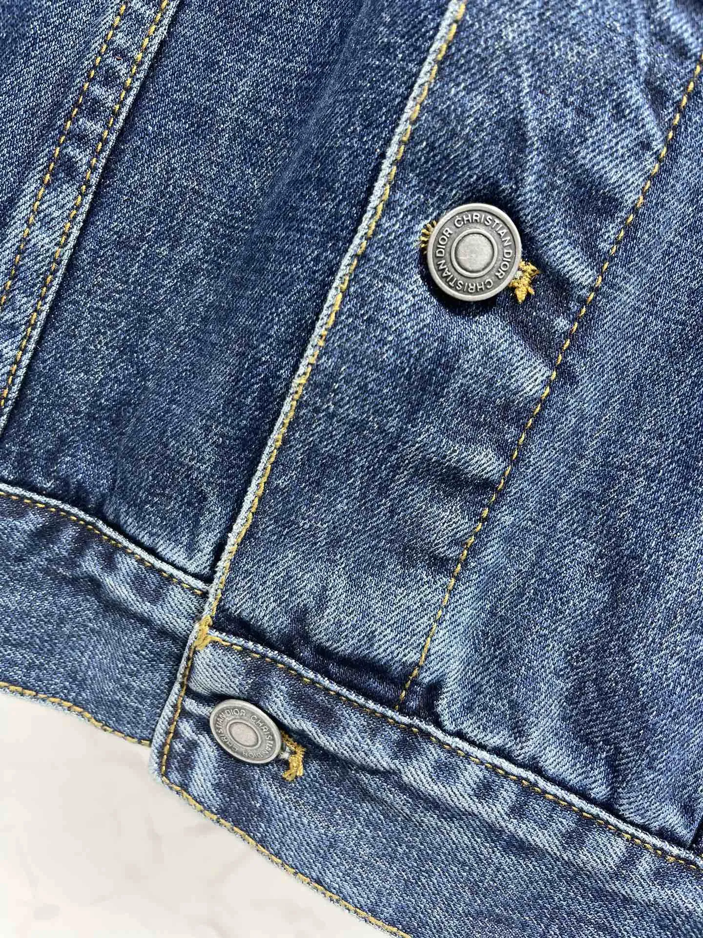 Dior新作黒蝶刺繍デニムジャケット - 画像 (6)