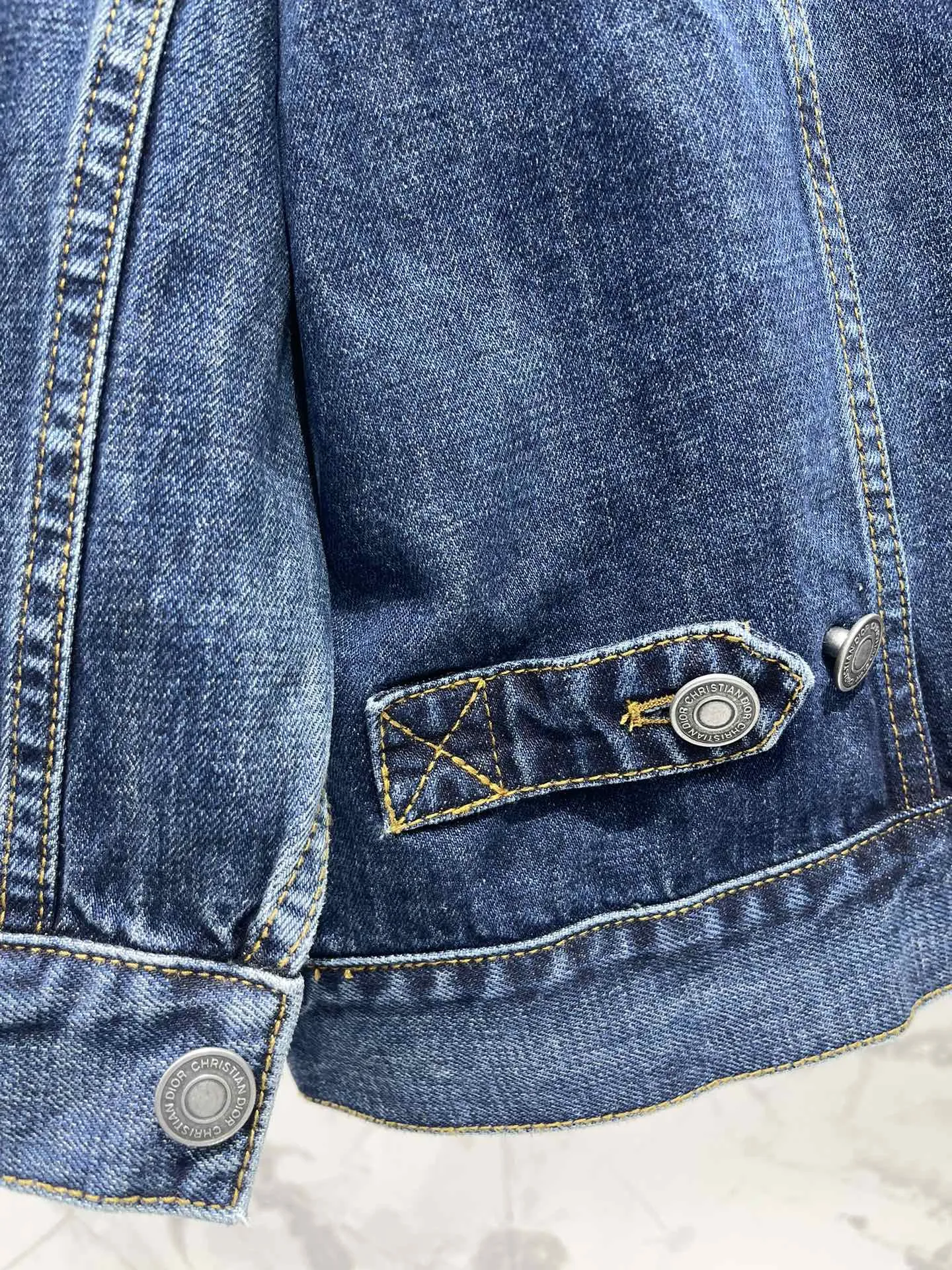 Dior新作黒蝶刺繍デニムジャケット - 画像 (9)