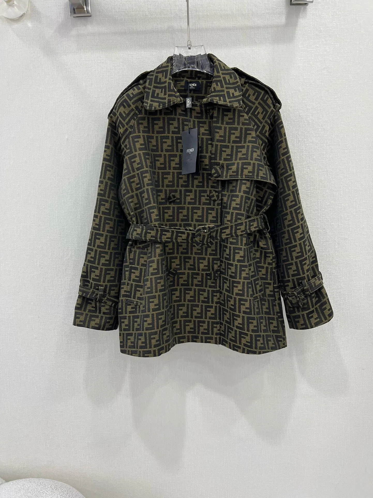 FENDI新作黒ジャカード中くらいの長さトレンチコート