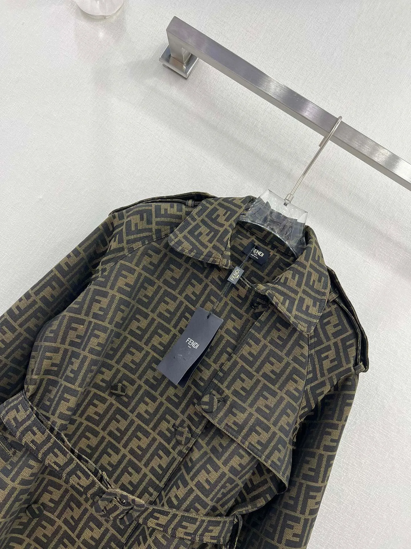 FENDI新作黒ジャカード中くらいの長さトレンチコート - 画像 (4)