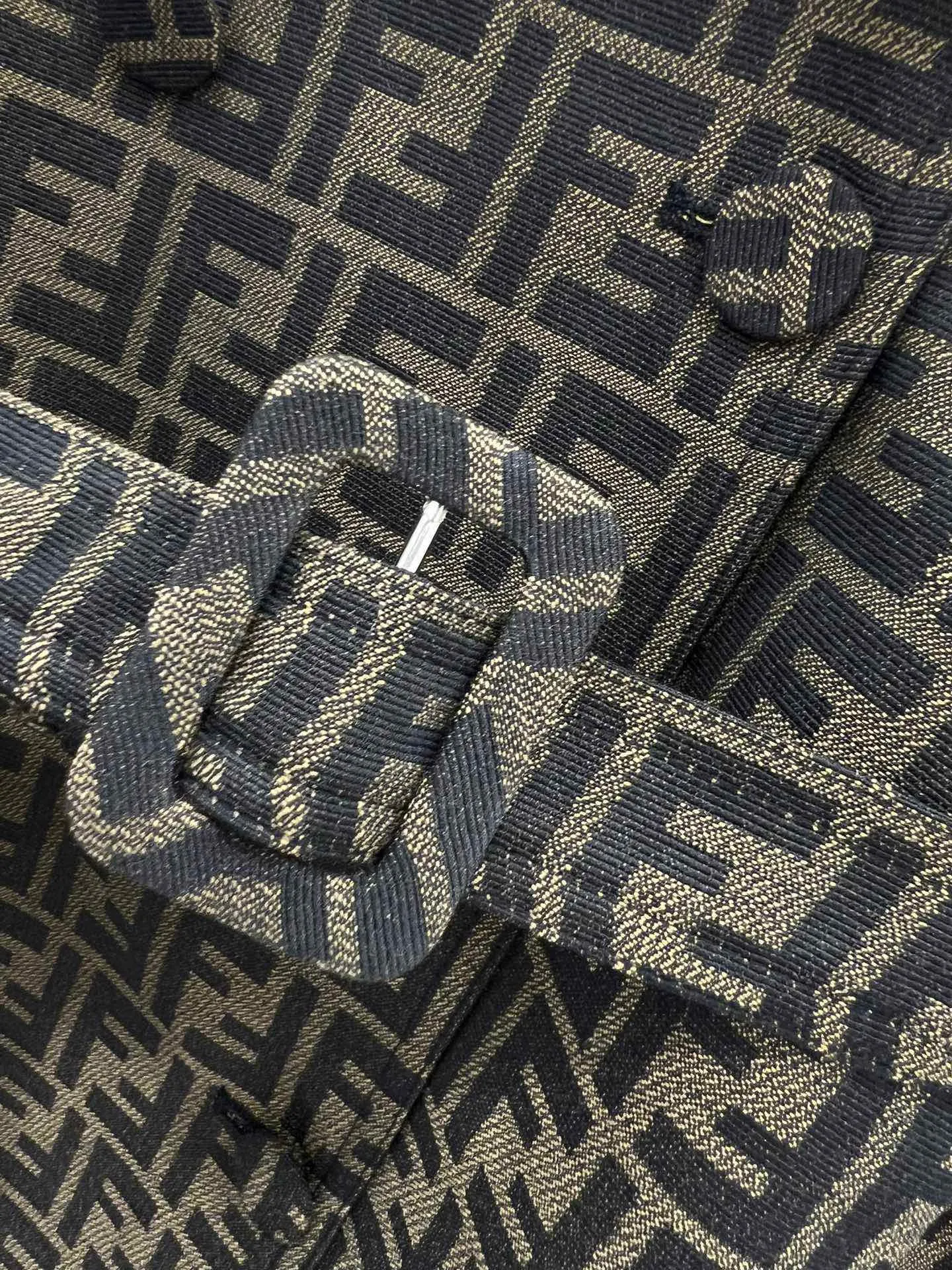 FENDI新作黒ジャカード中くらいの長さトレンチコート - 画像 (6)