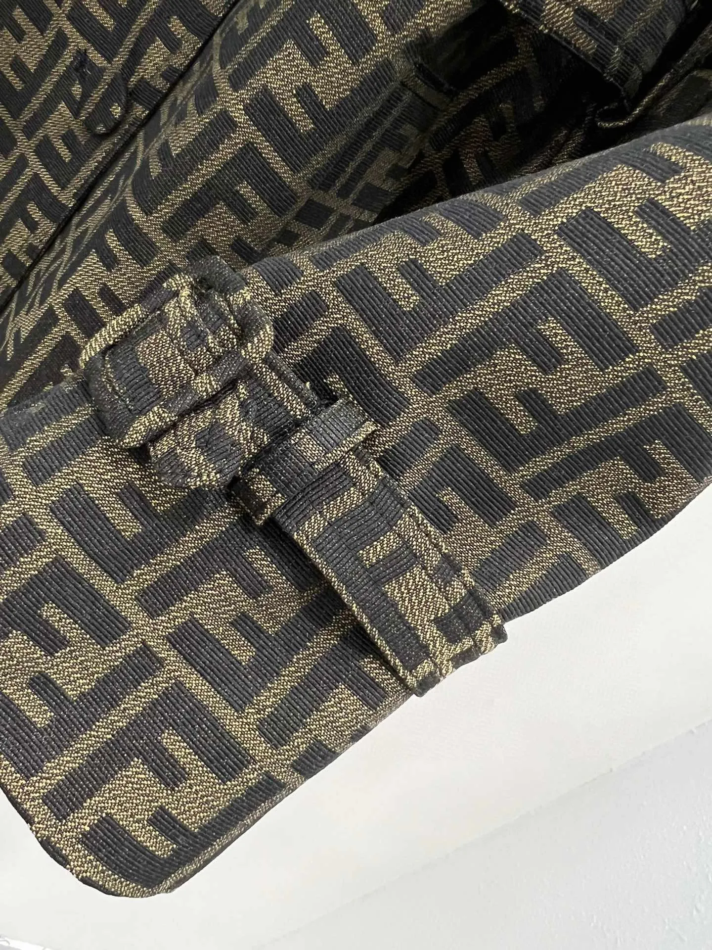 FENDI新作黒ジャカード中くらいの長さトレンチコート - 画像 (7)