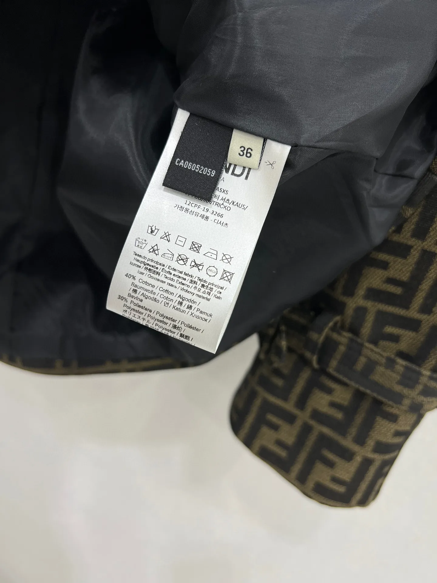 FENDI新作黒ジャカード中くらいの長さトレンチコート - 画像 (8)