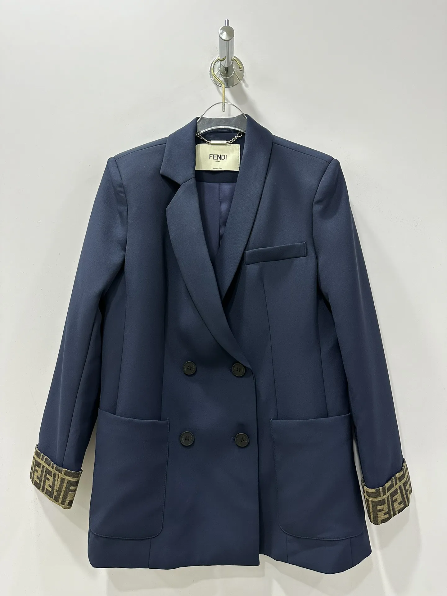 フェンディ新作黒スーツジャケットSMLサイズ