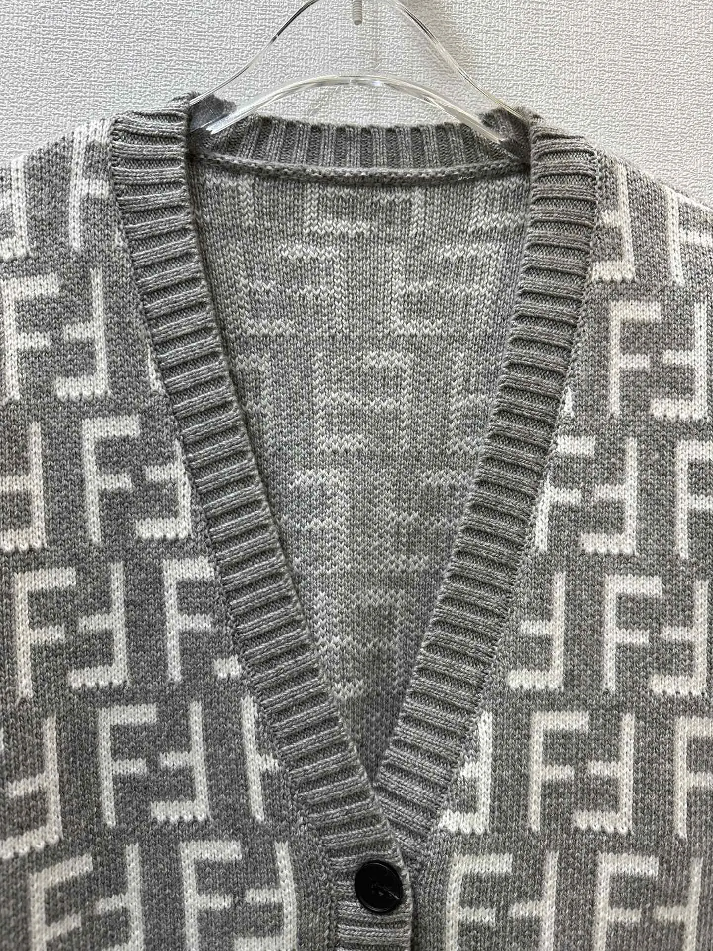 フェンディ黒チェック柄ニットカーディガン - 画像 (4)