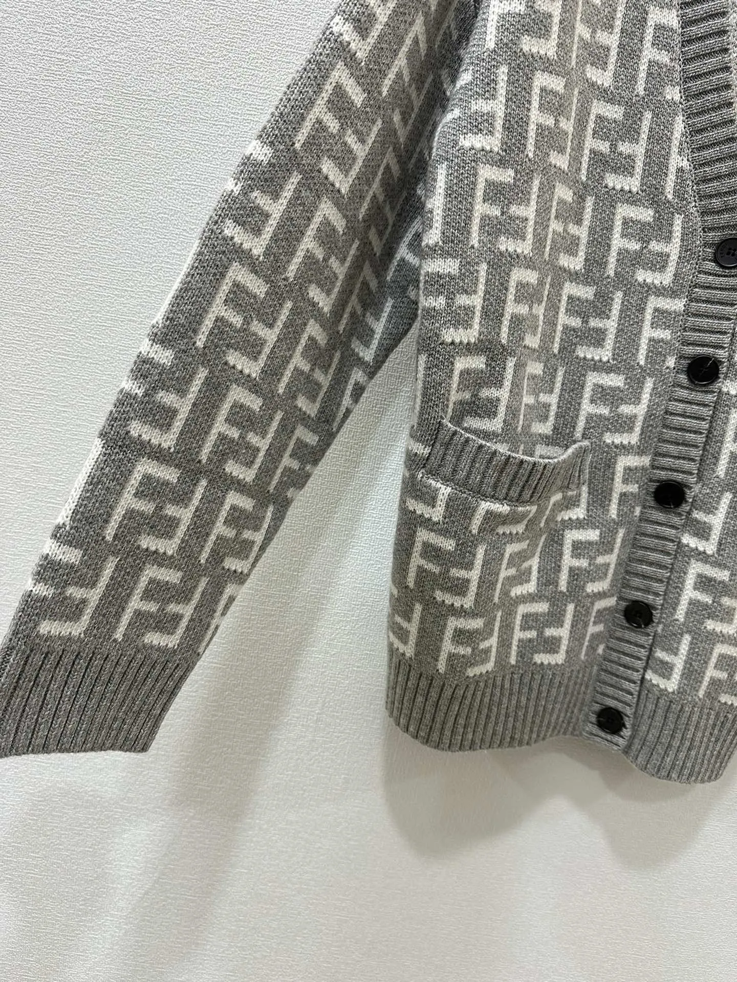 フェンディ黒チェック柄ニットカーディガン - 画像 (6)
