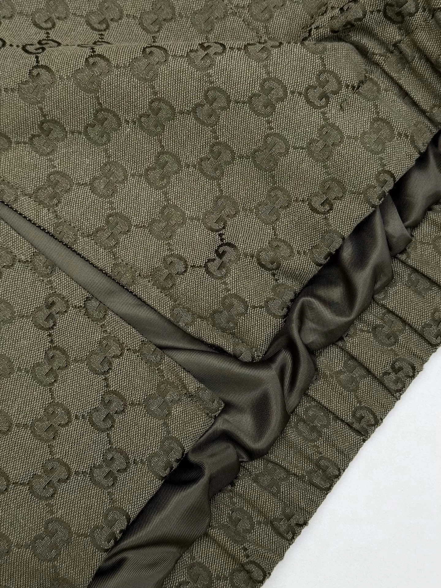 グッチ新作黒ジャカード長袖コート - 画像 (8)