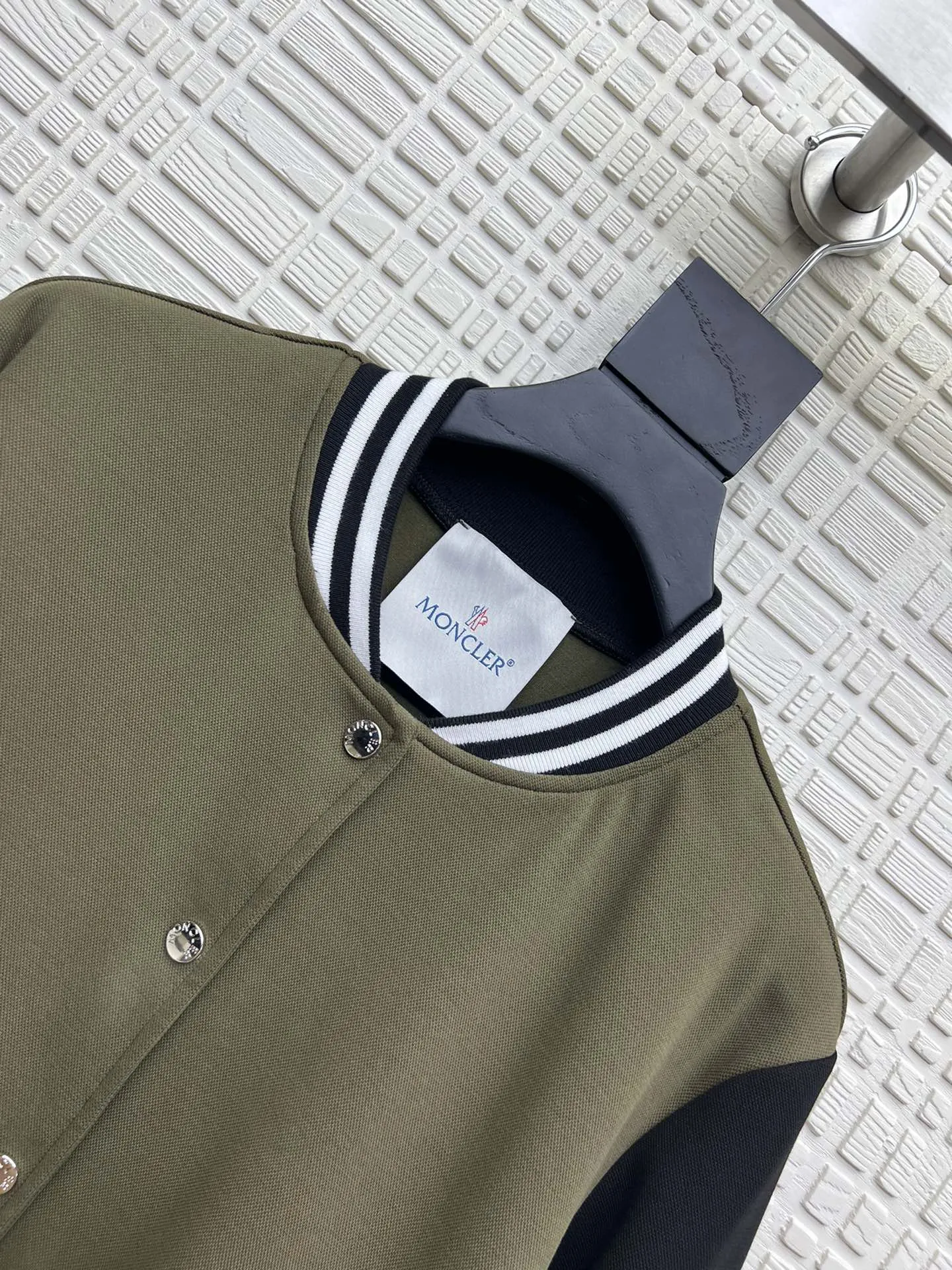 MONCLER新作黒レジャージャケット - 画像 (3)