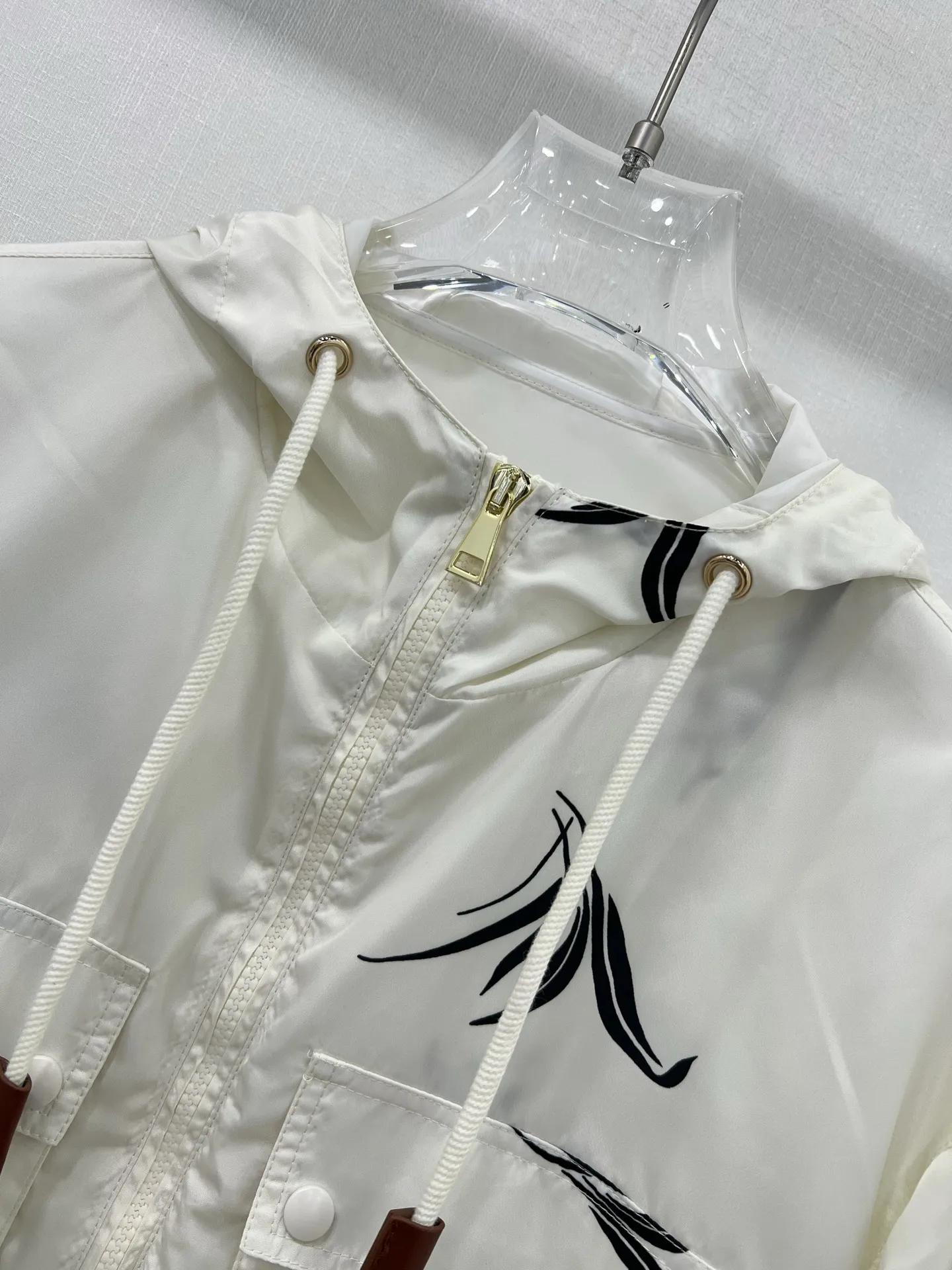 MONCLER新作黒フード付きインクフラワーコート - 画像 (3)