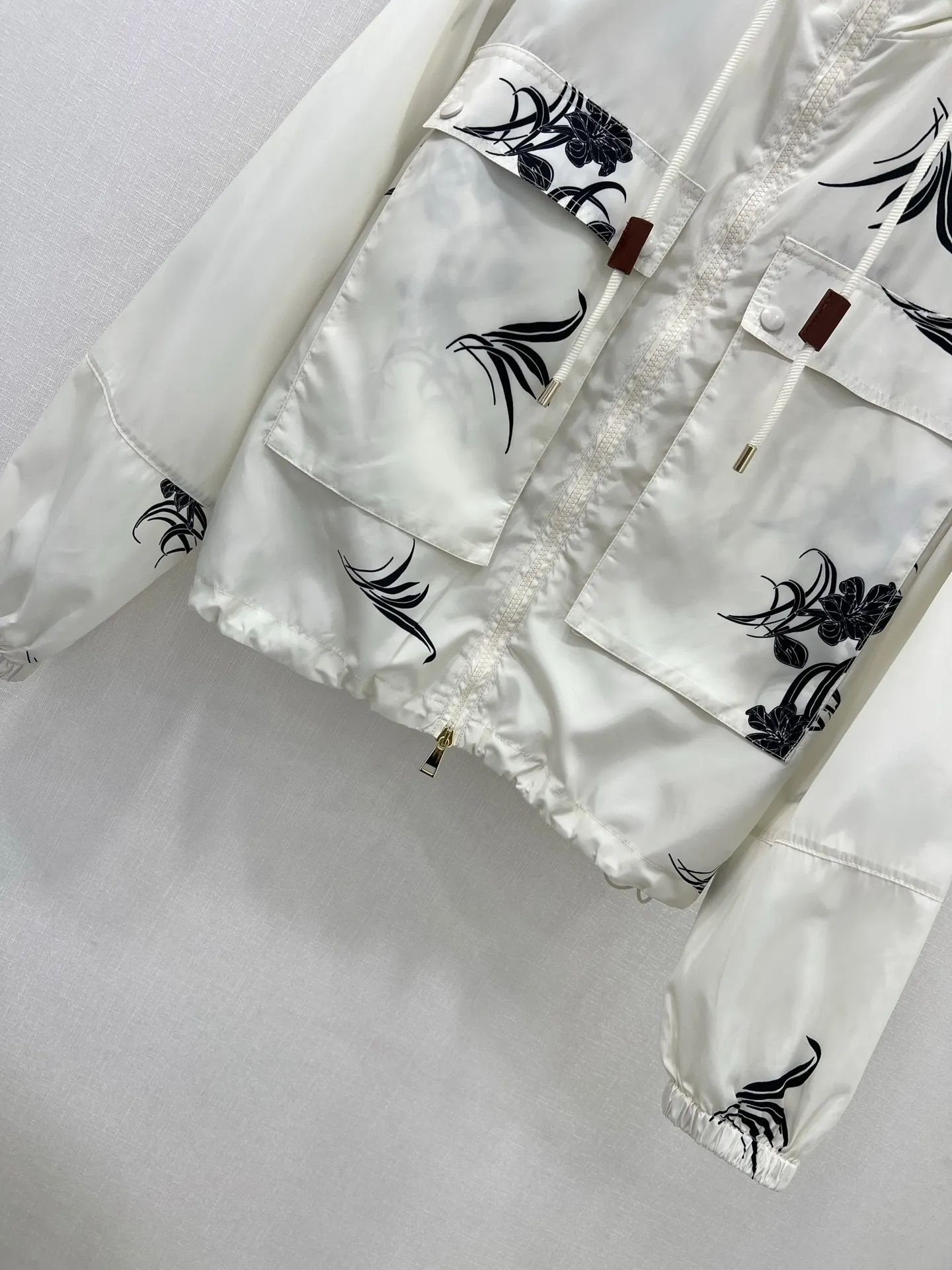 MONCLER新作黒フード付きインクフラワーコート - 画像 (5)