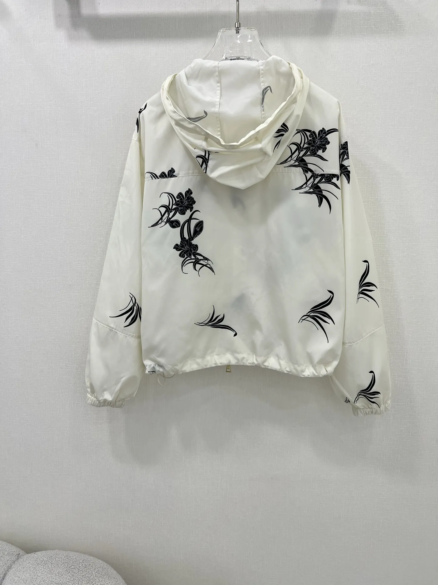 MONCLER新作黒フード付きインクフラワーコート - 画像 (9)