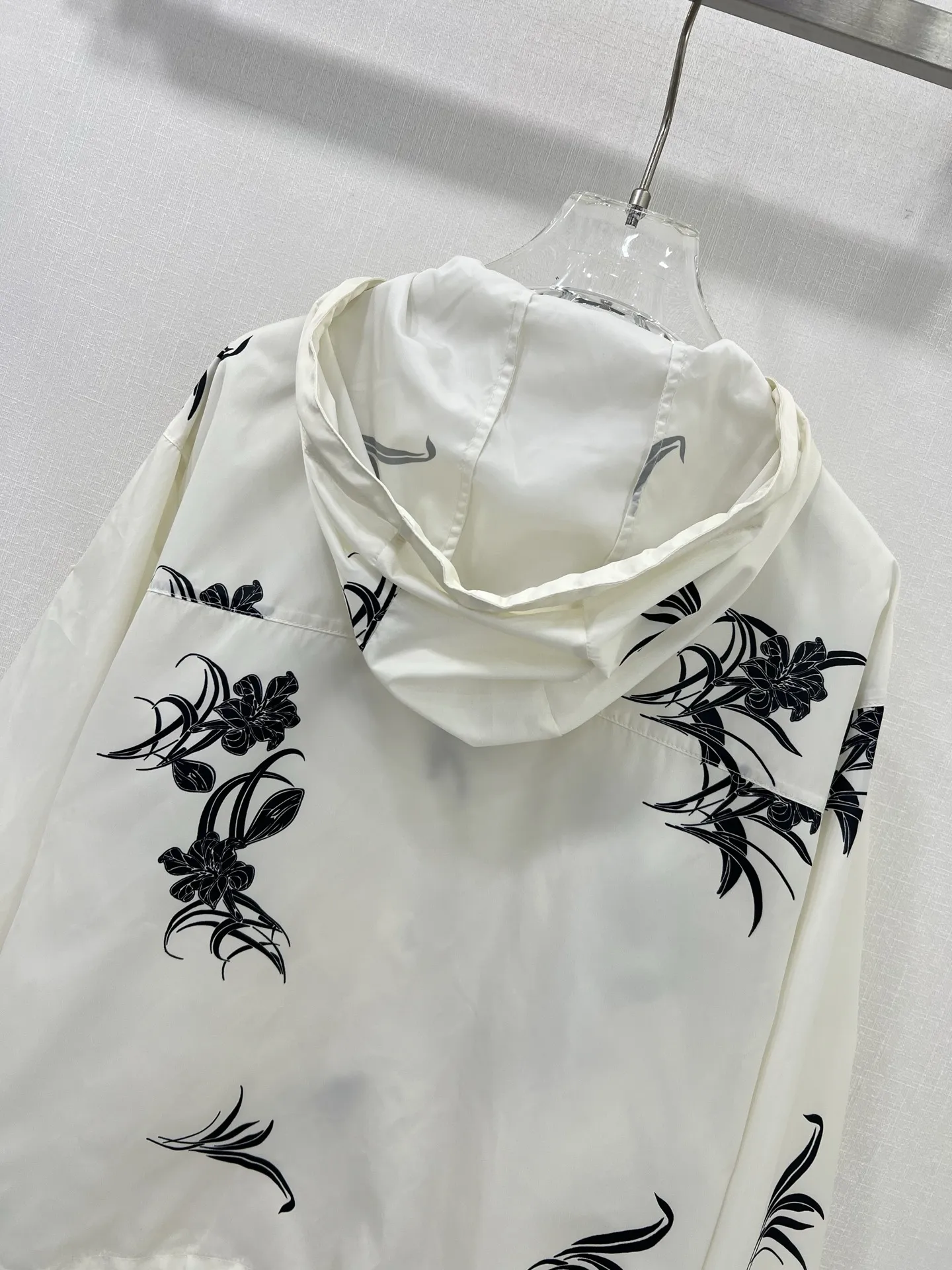 MONCLER新作黒フード付きインクフラワーコート - 画像 (10)