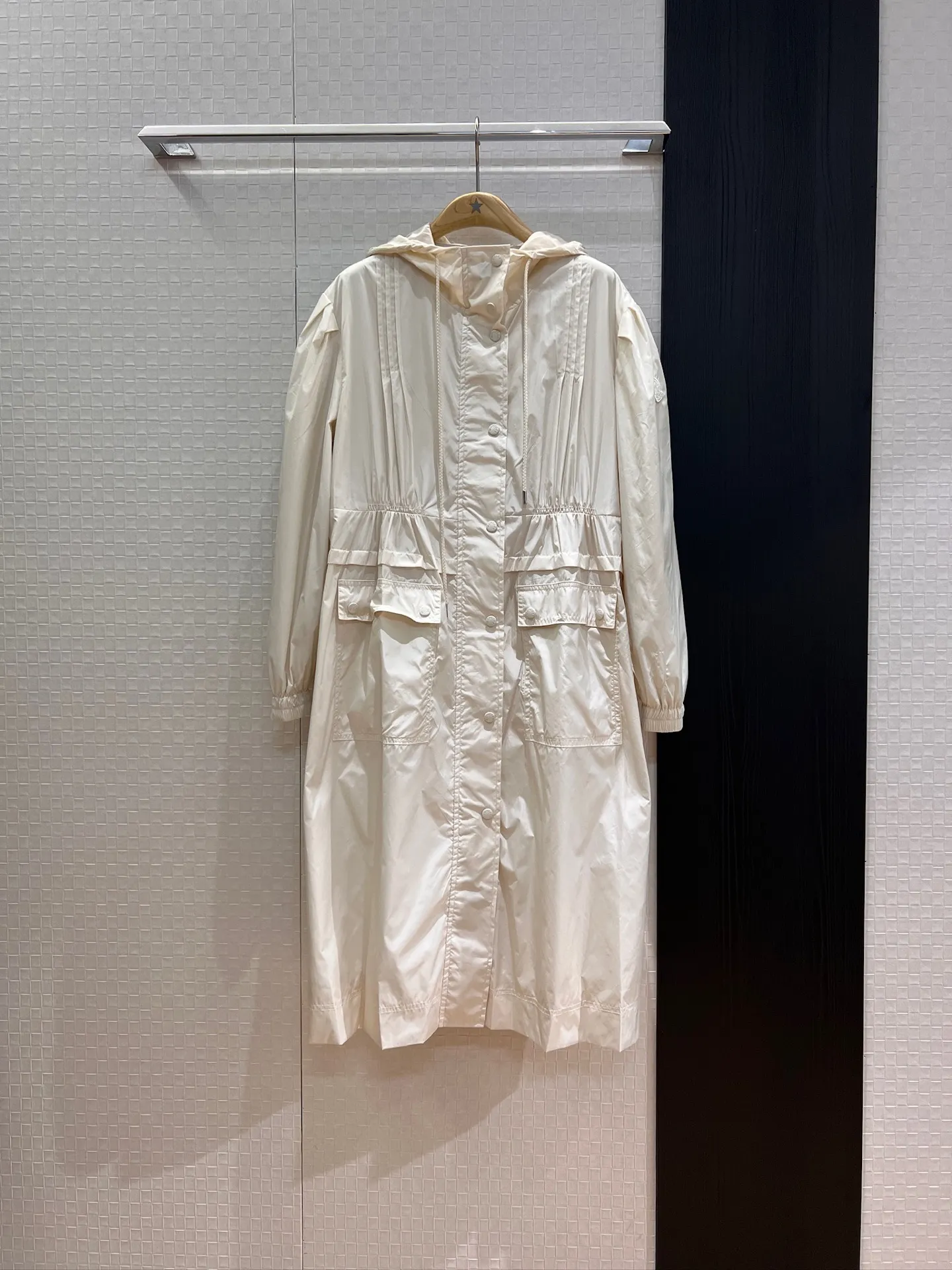 AlexanderMcQueen 黒フード付き新作コート