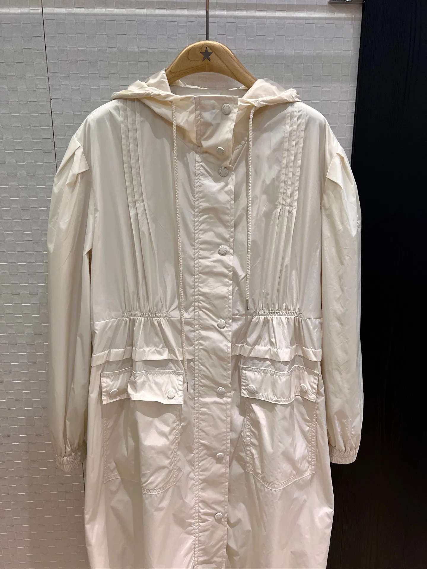 AlexanderMcQueen 黒フード付き新作コート - 画像 (3)