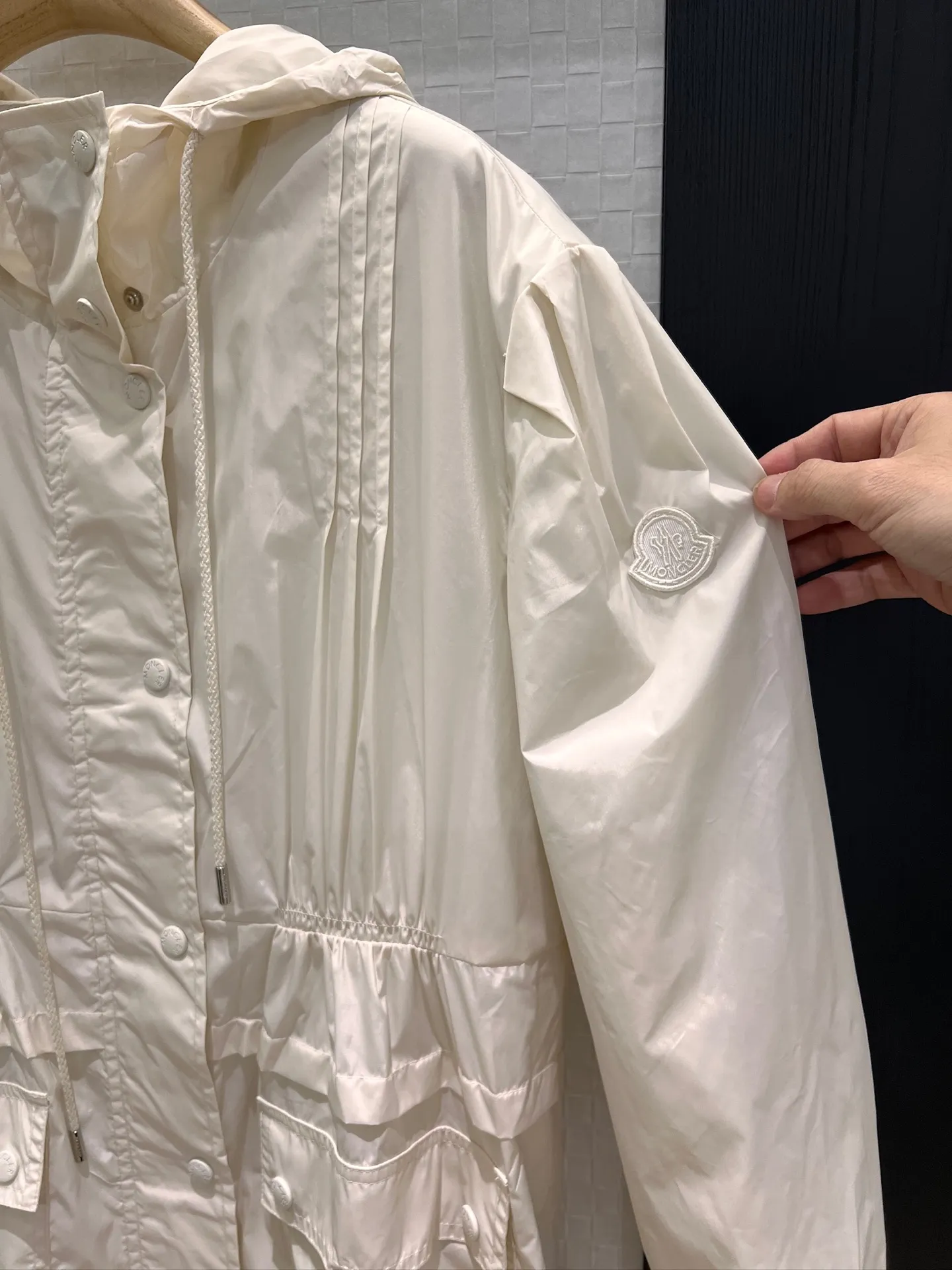 AlexanderMcQueen 黒フード付き新作コート - 画像 (4)